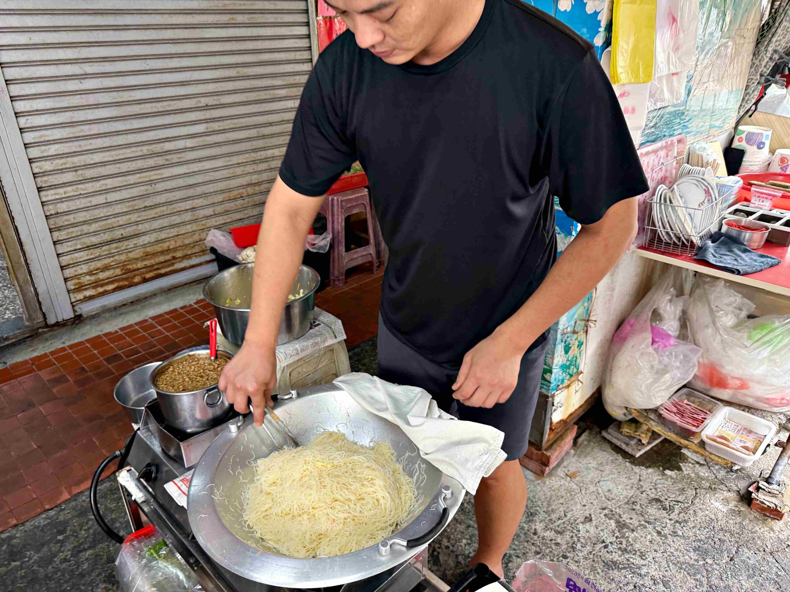 【台南美食】蔡家豬血湯，炒米粉濕潤入味超強，綜合豬血湯料滿到炸出來(菜單) @趙先生吃飯