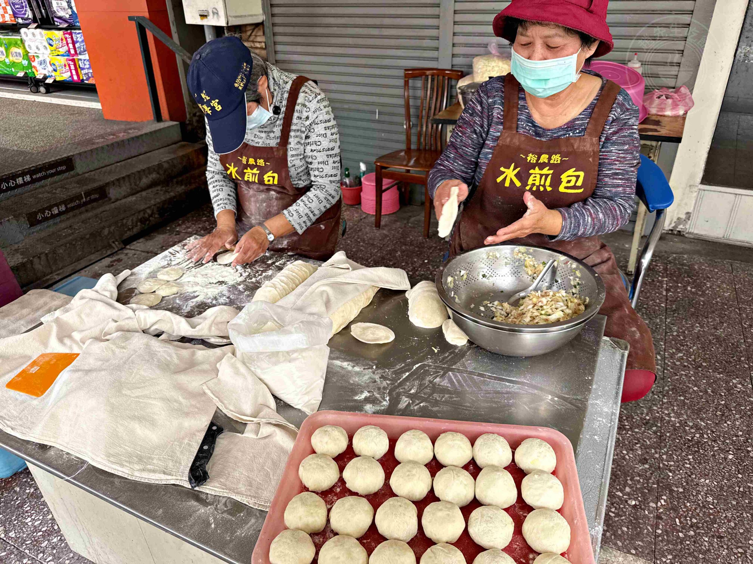 【台南美食】裕農水煎包，在地人真心推薦，一天只賣五小時的現煎水煎包推薦(菜單) @趙先生吃飯