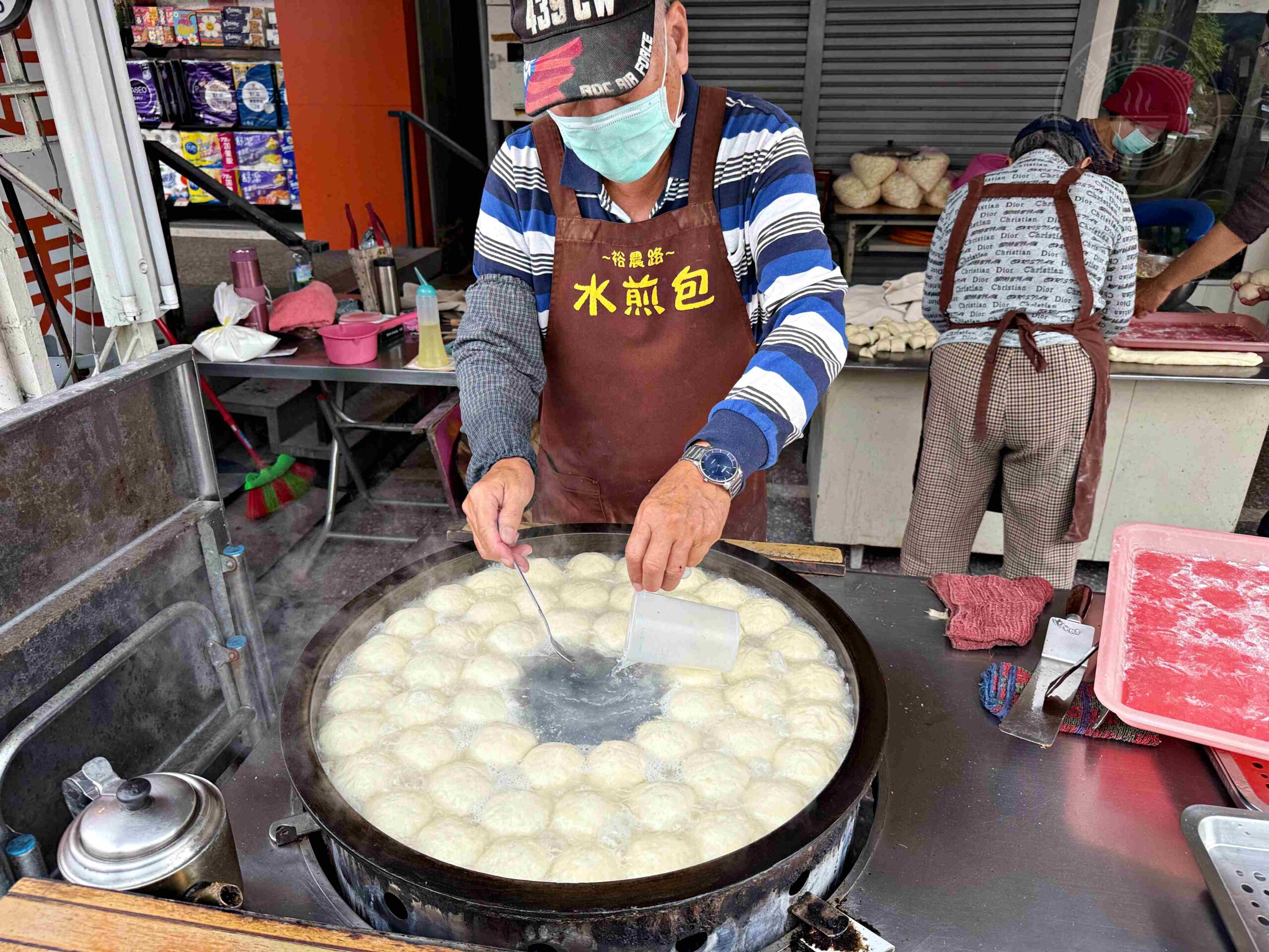 【台南美食】裕農水煎包，在地人真心推薦，一天只賣五小時的現煎水煎包推薦(菜單) @趙先生吃飯