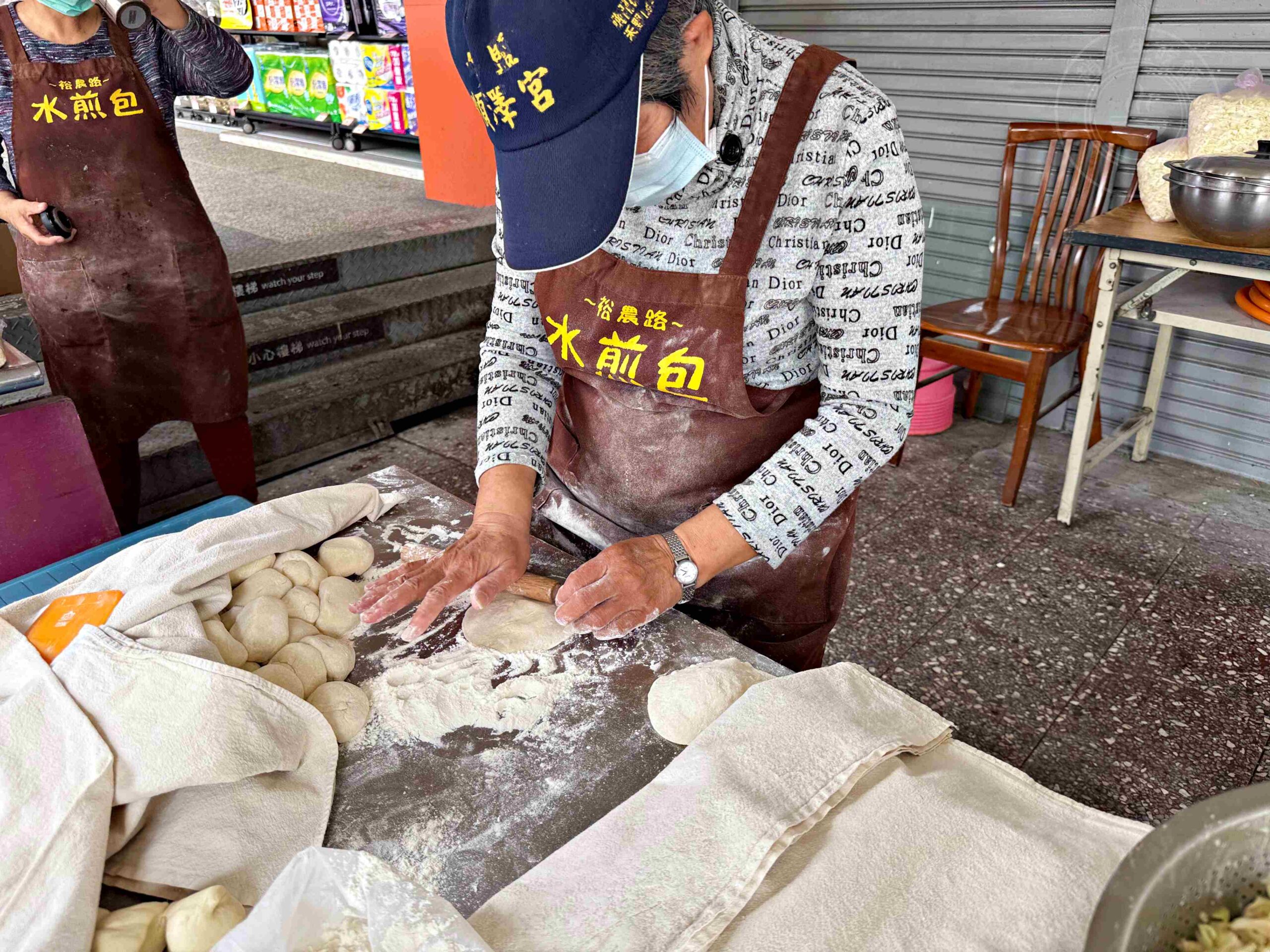 【台南美食】裕農水煎包，在地人真心推薦，一天只賣五小時的現煎水煎包推薦(菜單) @趙先生吃飯