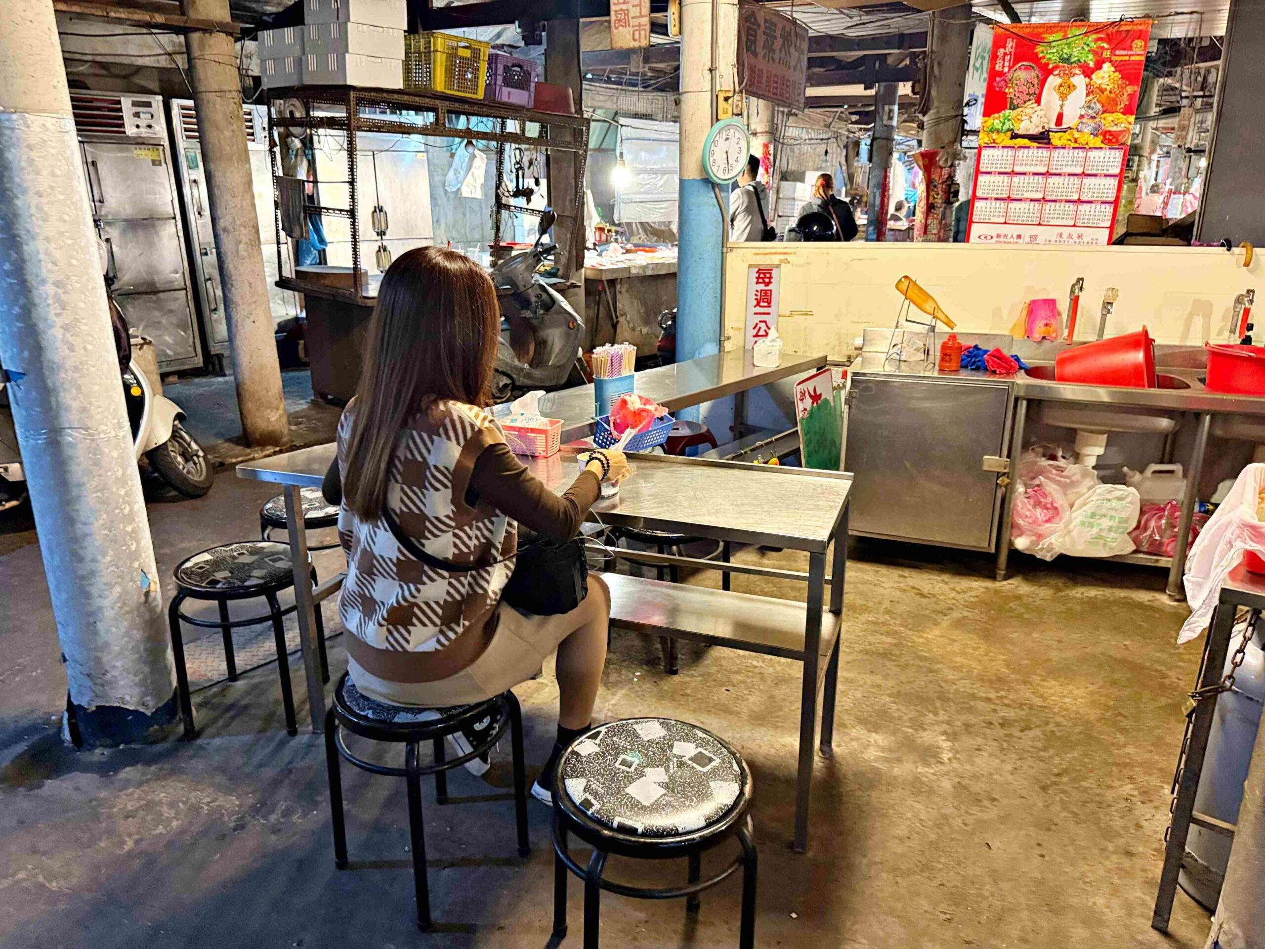 【台南美食】陳記大灣粿仔，大灣黃昏市場60年排隊老店，靈魂醬汁小吃推薦加蛋(菜單) @趙先生吃飯