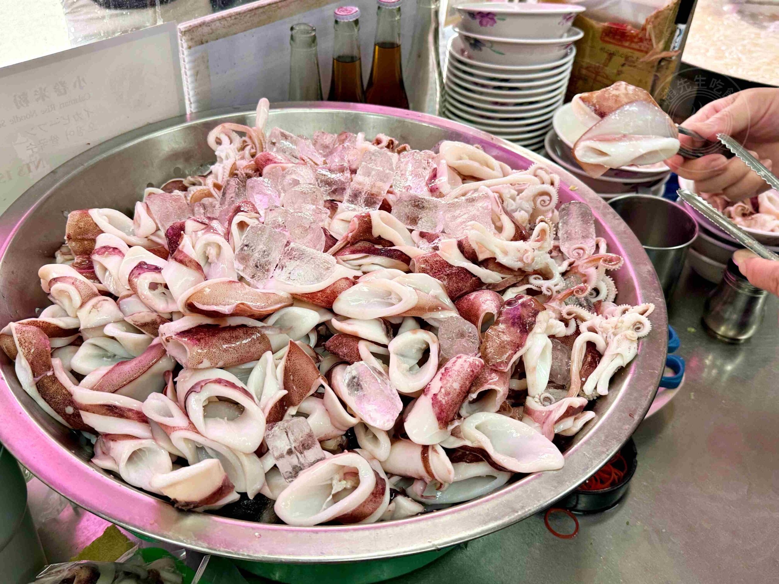 【台南美食】葉家小卷米粉，每天排隊賣完就收的Q彈粗米粉，米其林跟500碗也愛(菜單) @趙先生吃飯