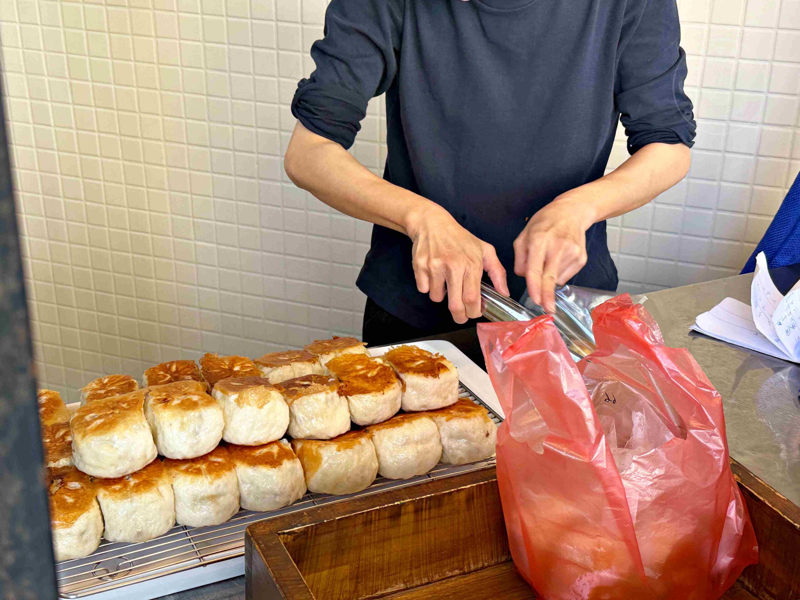 【台南美食】棠口水煎包，500碗肯定！脆皮爆汁的高麗菜超好吃推薦(菜單) @趙先生吃飯