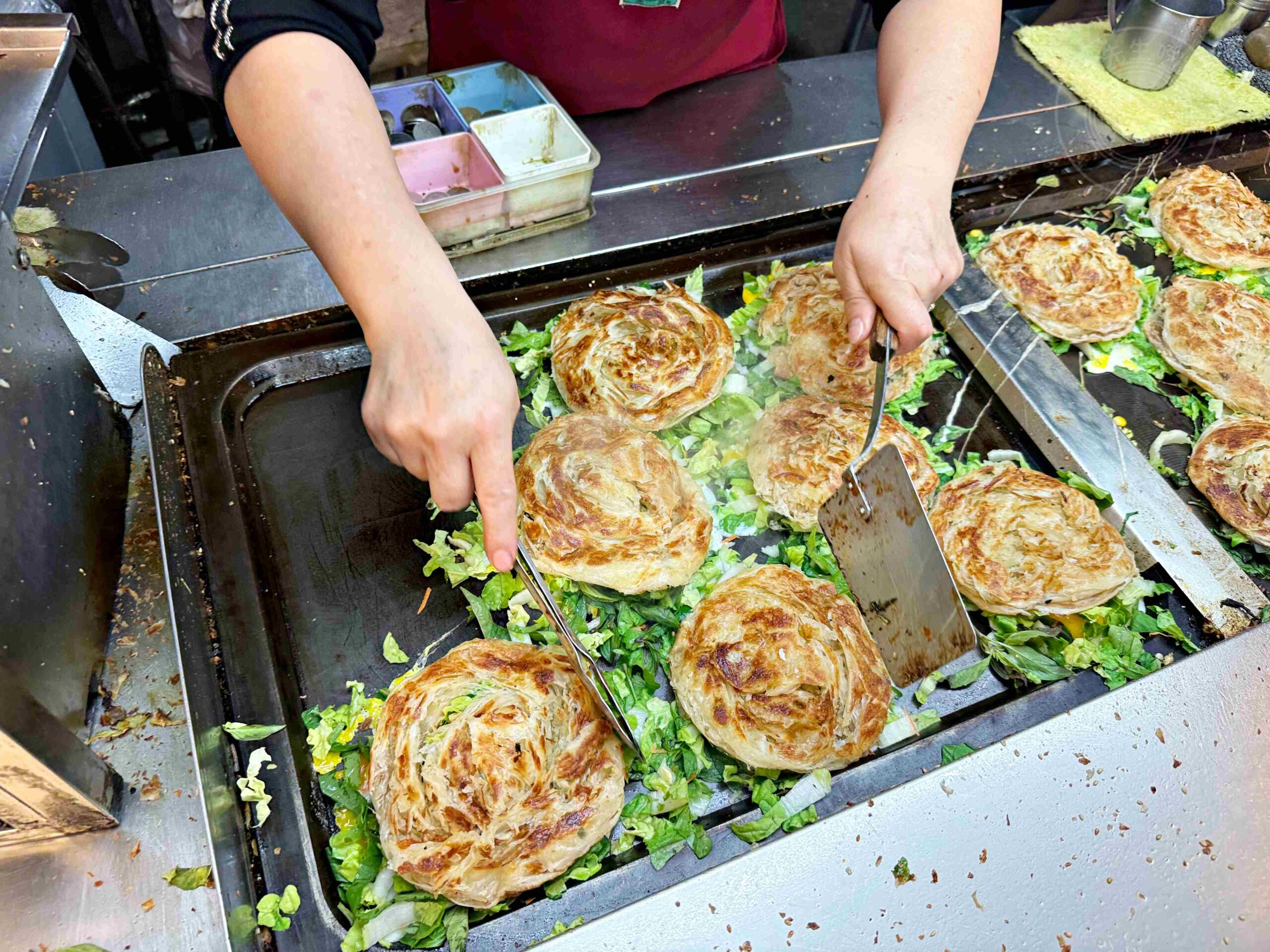【新莊美食】忠將蔥蔬餅，超爆量蔬菜、玉米，乾煎不油膩脆皮推薦 (菜單) @趙先生吃飯