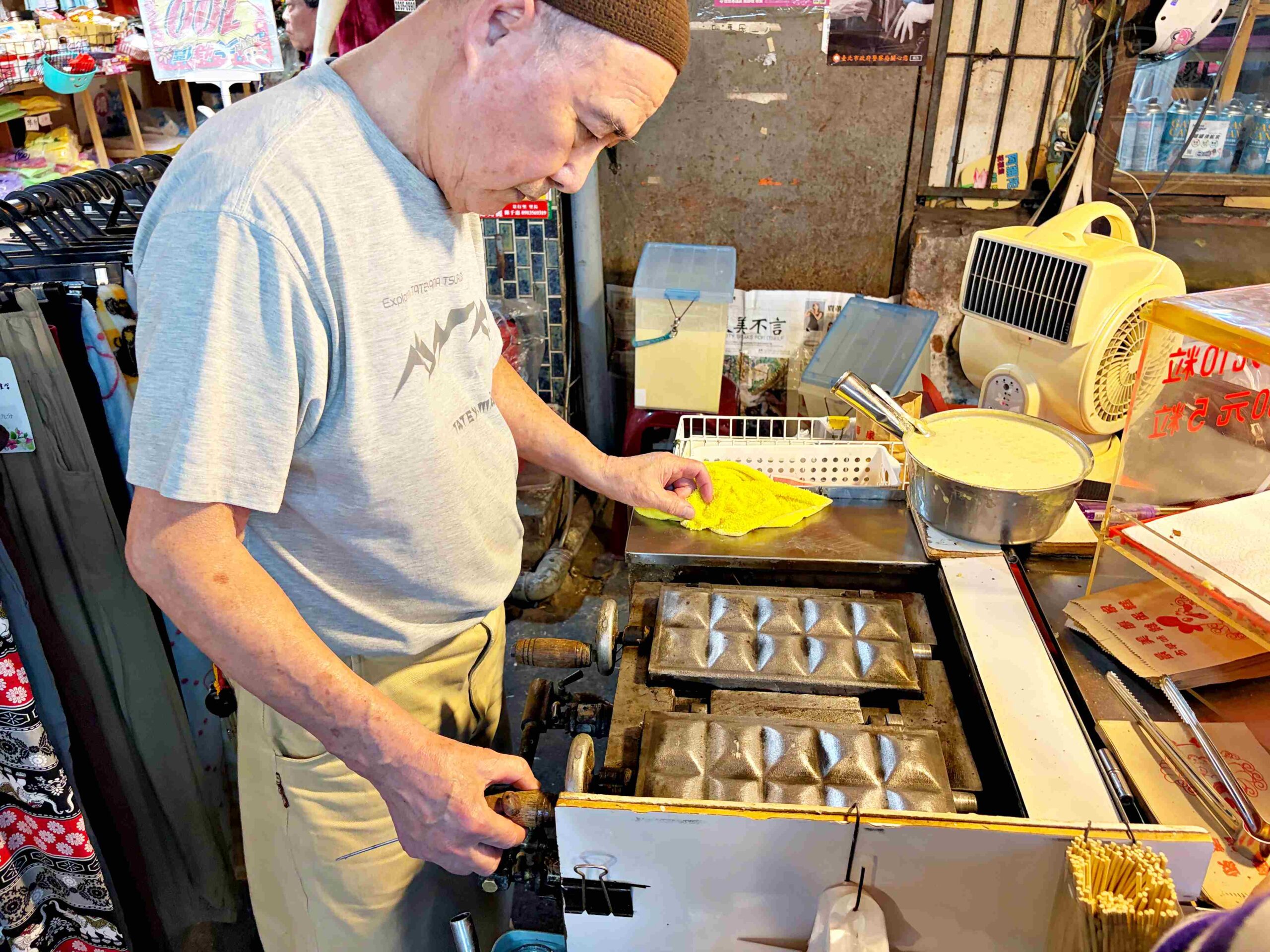 【景美夜市美食】景美廖家古早味雞蛋糕,傳承四十年的紮實好味道推薦雞蛋糕(菜單) @趙先生吃飯 【景美夜市美食】景美廖家古早味雞蛋糕,傳承四十年的紮實好味道推薦雞蛋糕(菜單) @趙先生吃飯