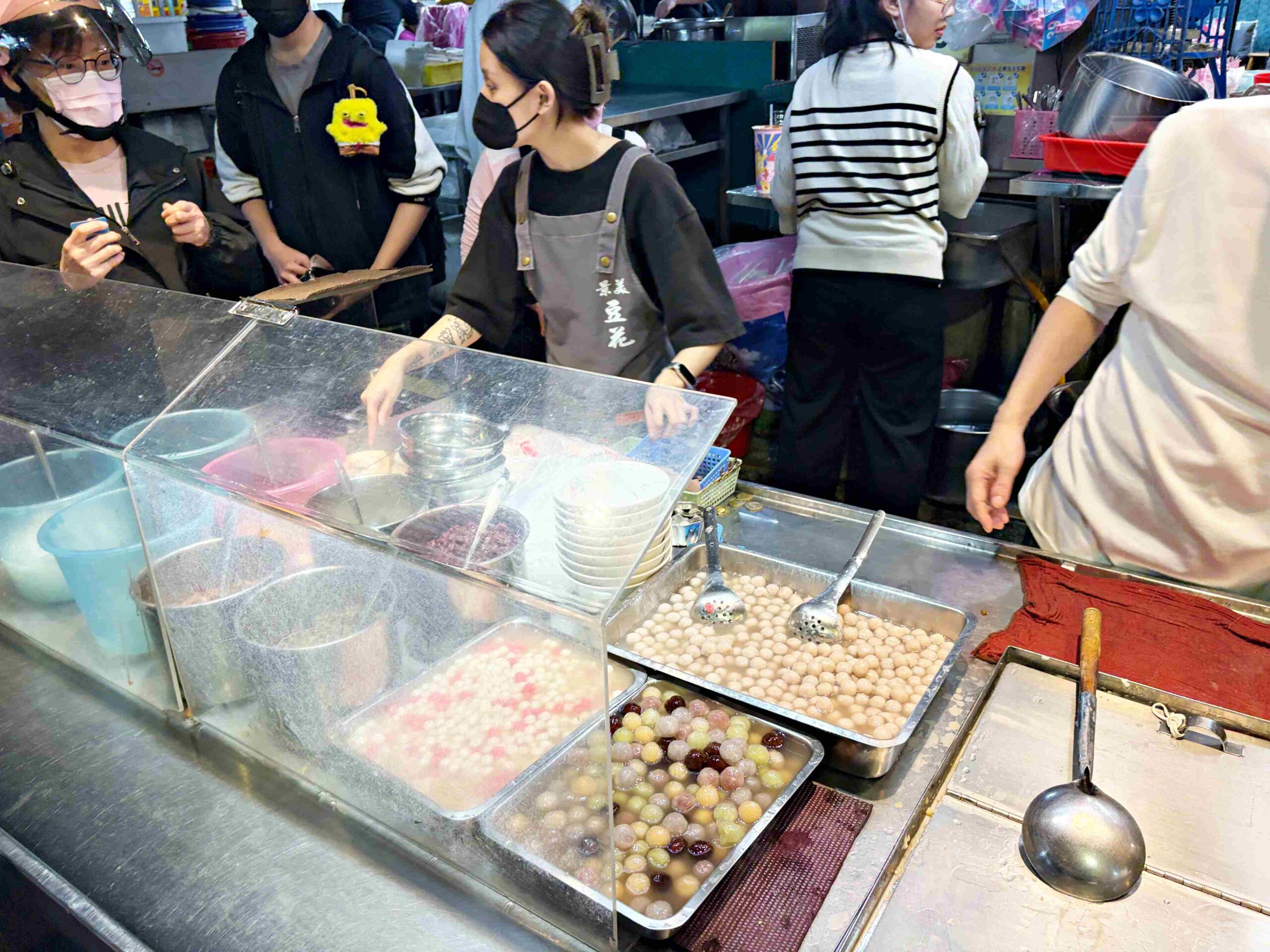 【景美夜市美食】景美豆花，營業到半夜的超人氣排隊甜湯，大碗又好吃推薦(菜單) @趙先生吃飯