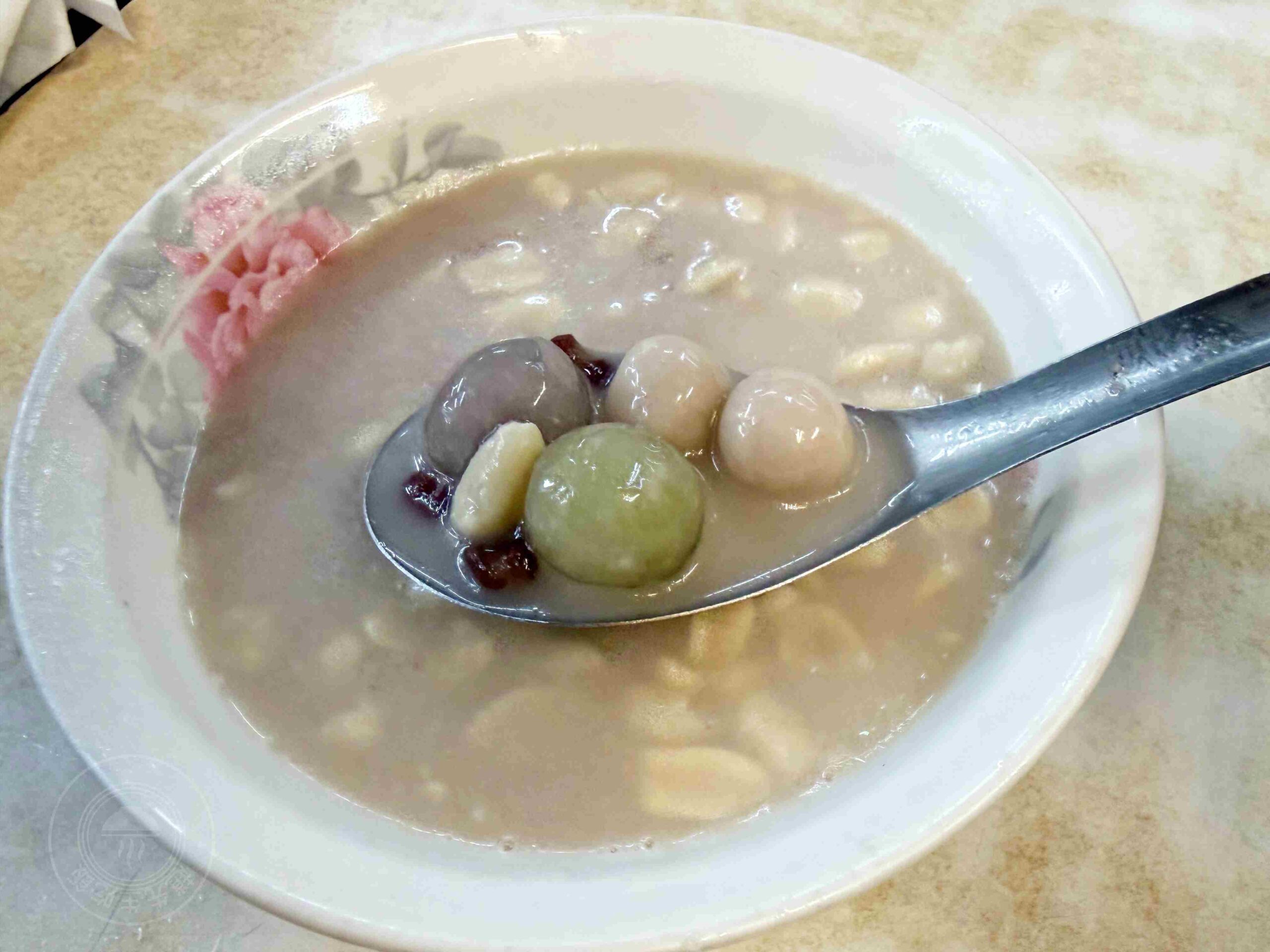 【景美夜市美食】景美豆花，營業到半夜的超人氣排隊甜湯，大碗又好吃推薦(菜單) @趙先生吃飯