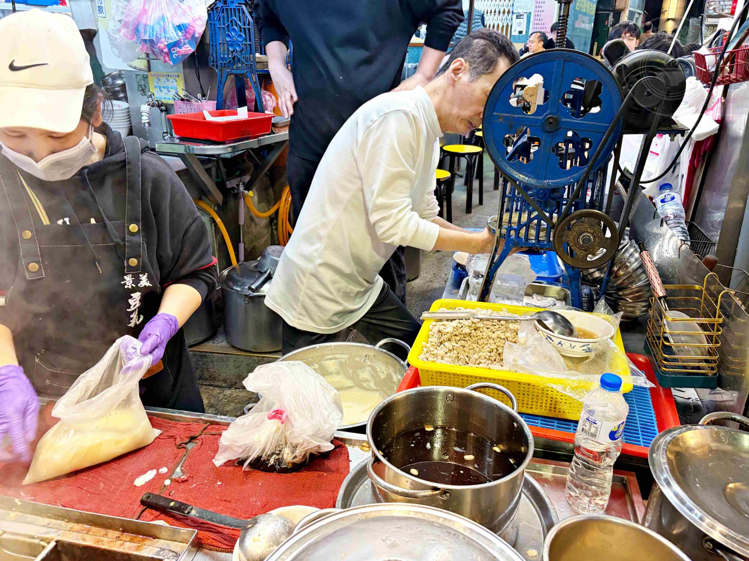 【景美夜市美食】景美豆花，營業到半夜的超人氣排隊甜湯，大碗又好吃推薦(菜單) @趙先生吃飯