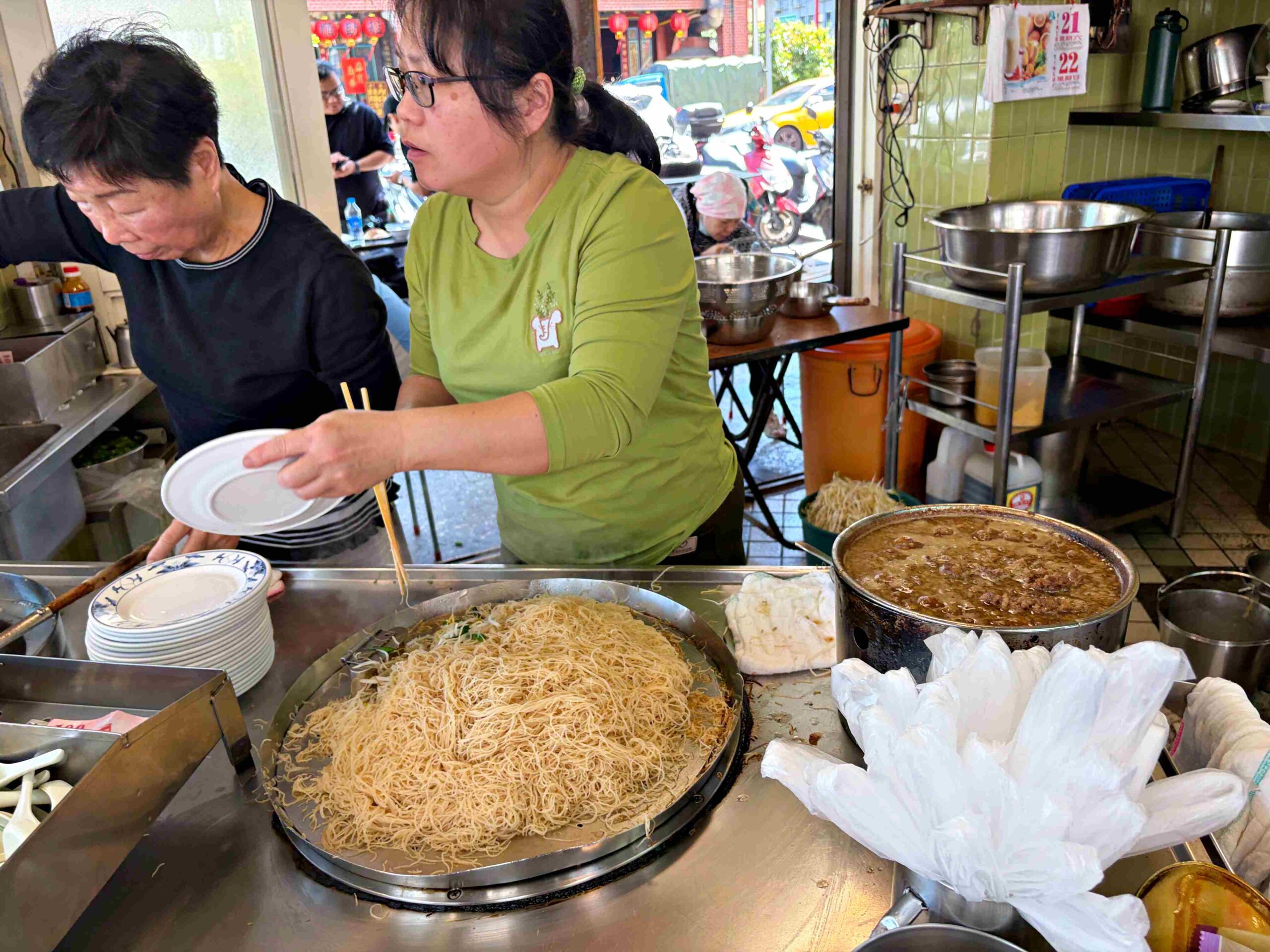 【萬華美食】正老牌魷魚平，用料實在免費加湯，超過一甲子的排隊老店推薦(菜單) @趙先生吃飯