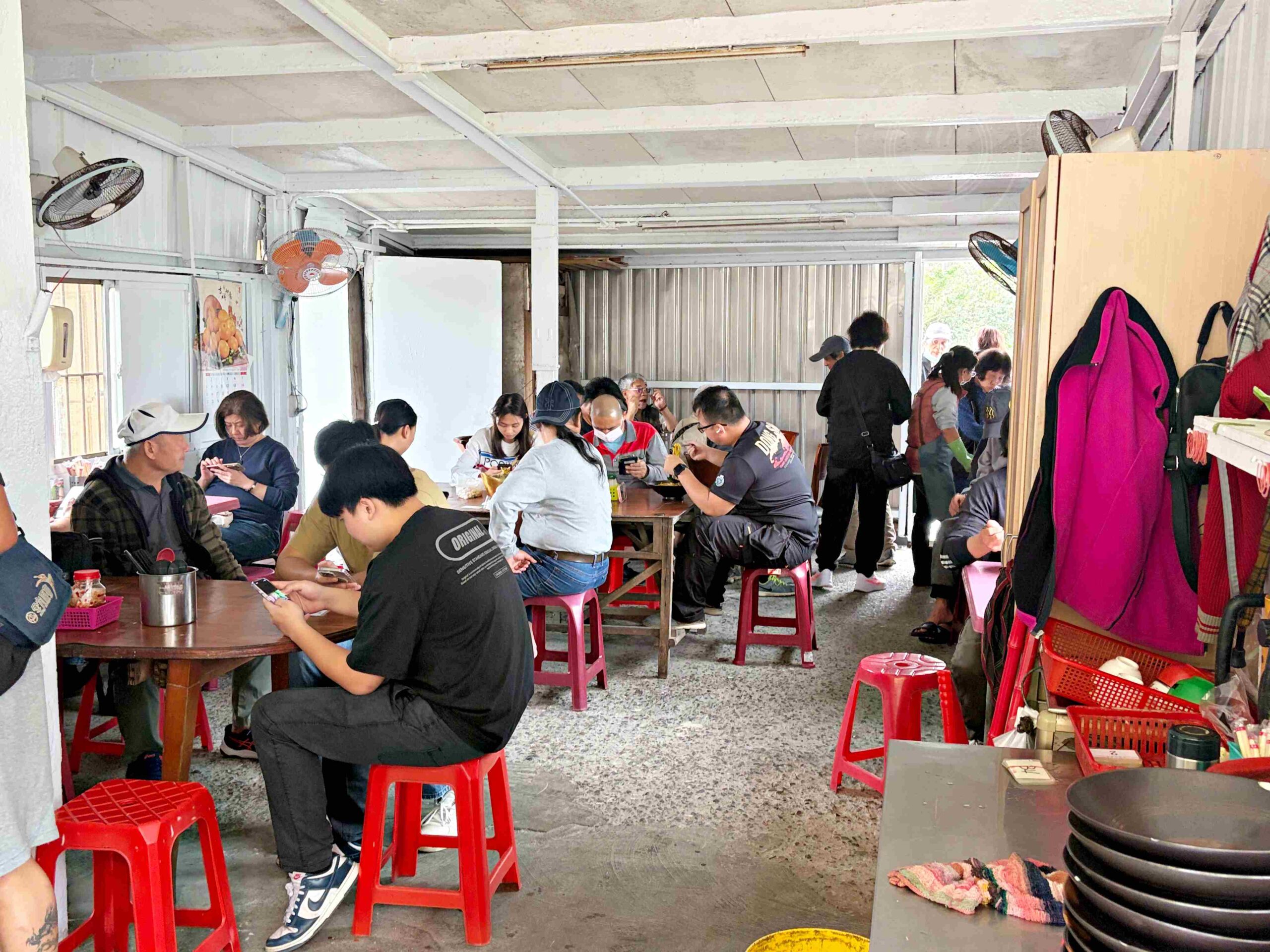 【瑞芳美食】秀蓮什錦麵，隱身山路旁的爆料鐵皮屋，竟然有超強什錦湯麵和咖哩麵(菜單) @趙先生吃飯