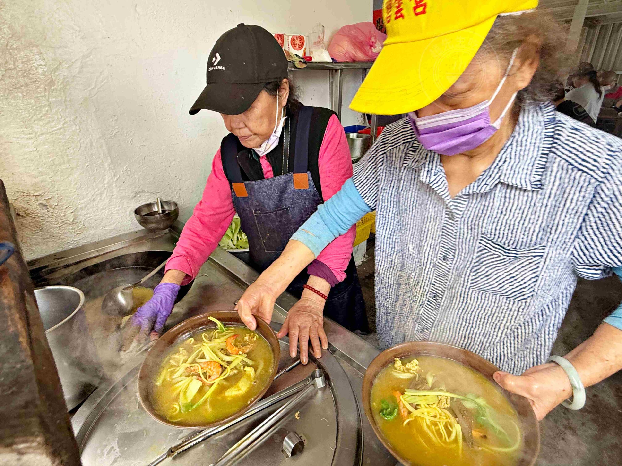 【瑞芳美食】秀蓮什錦麵，隱身山路旁的爆料鐵皮屋，竟然有超強什錦湯麵和咖哩麵(菜單) @趙先生吃飯