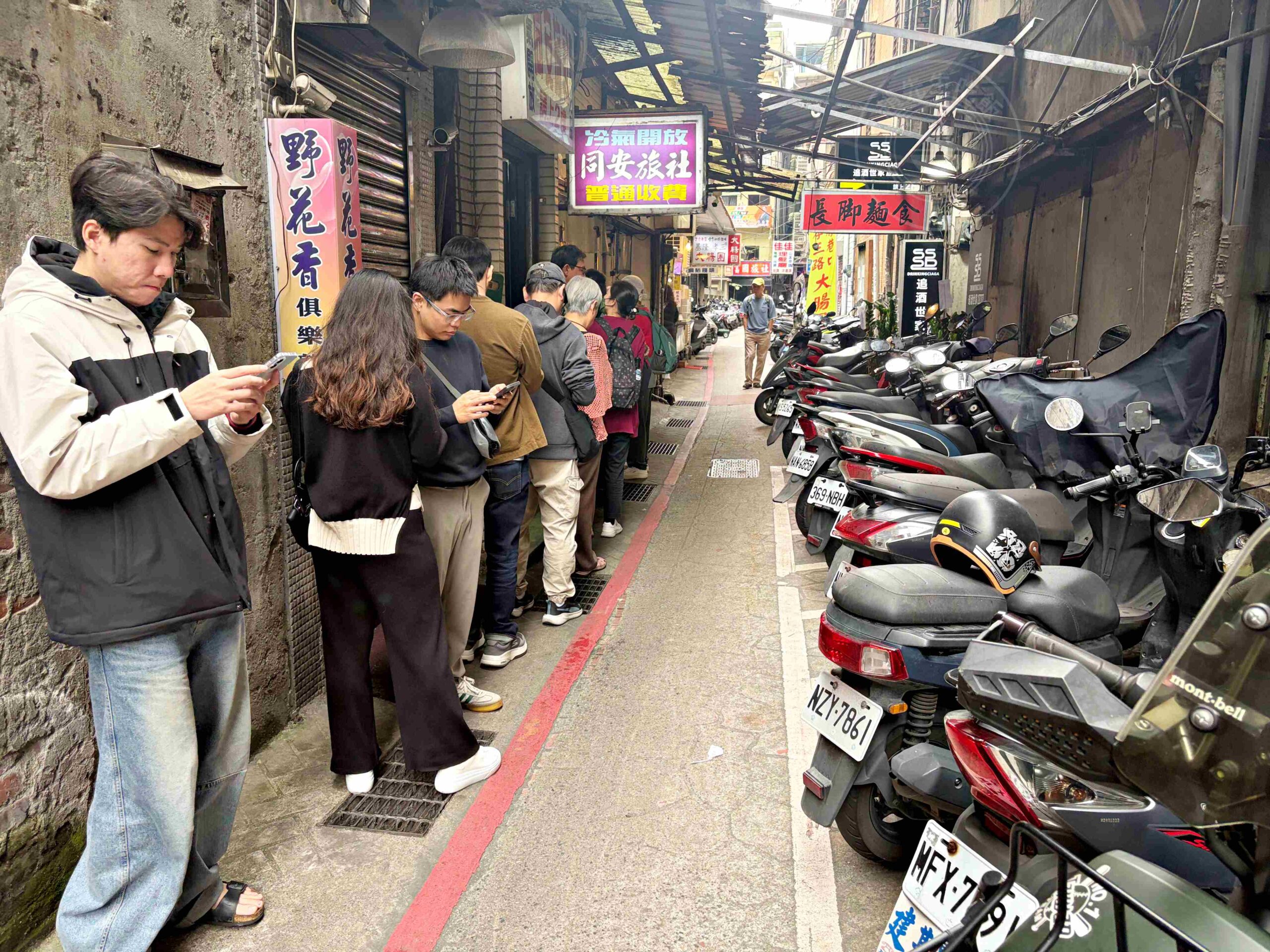 【基隆美食】長腳麵食，巷弄隱藏版70年老字號小吃，還得過500碗推薦！(菜單) @趙先生吃飯