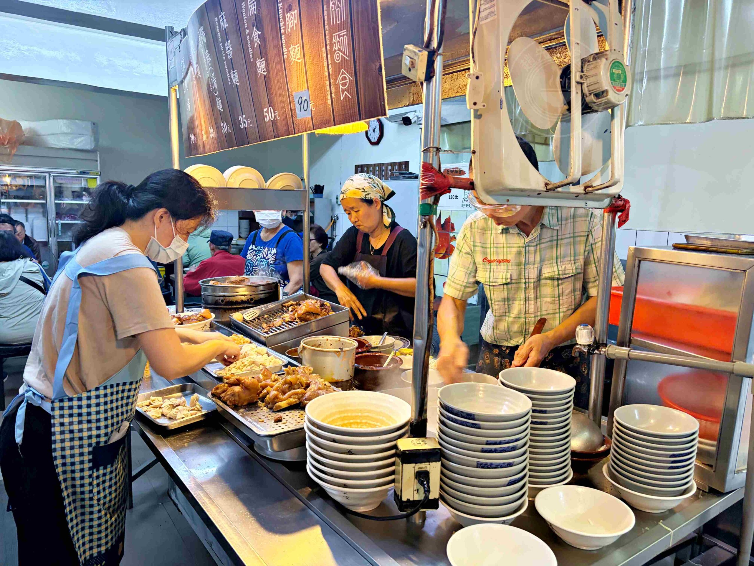 【基隆美食】長腳麵食，巷弄隱藏版70年老字號小吃，還得過500碗推薦！(菜單) @趙先生吃飯