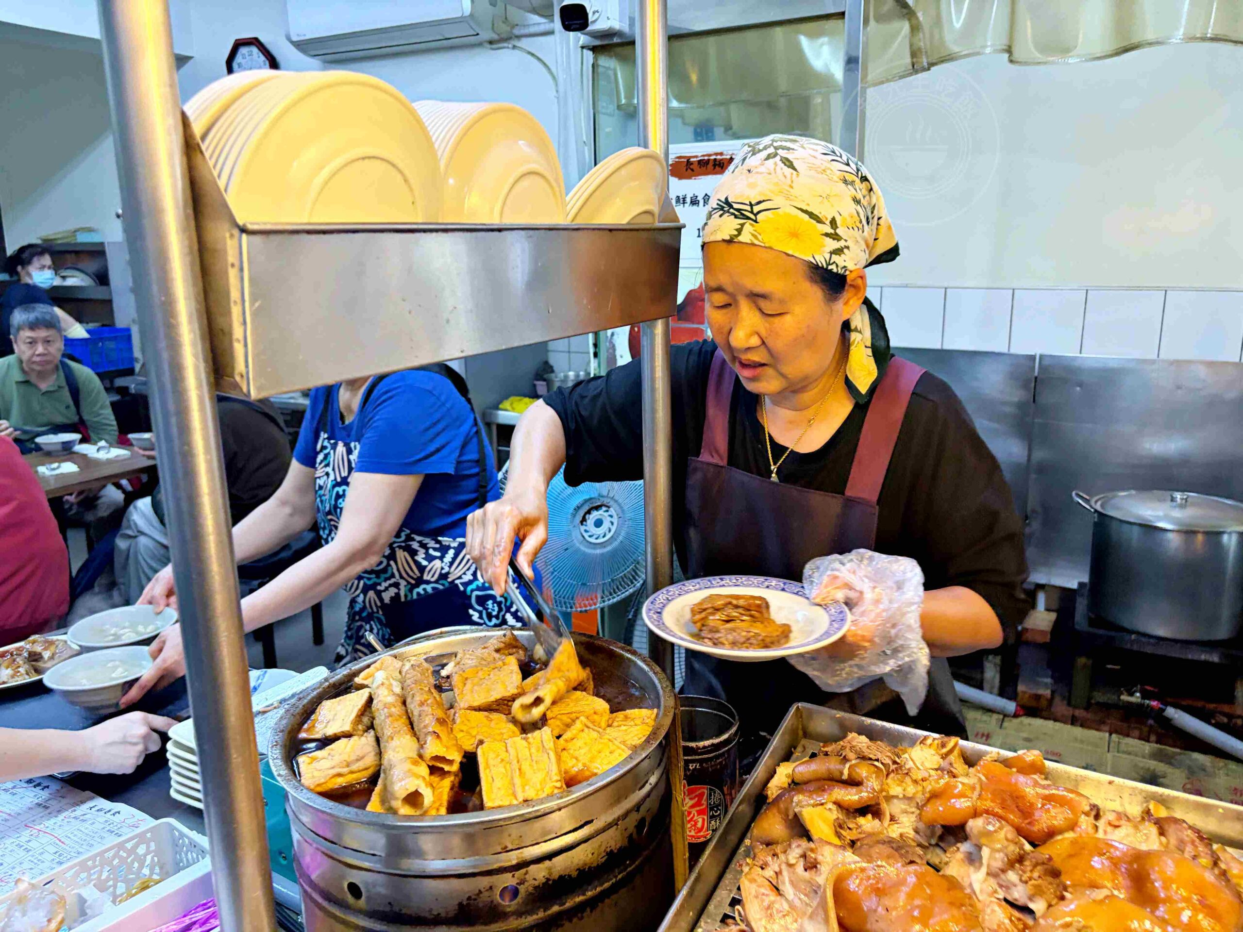 【基隆美食】長腳麵食，巷弄隱藏版70年老字號小吃，還得過500碗推薦！(菜單) @趙先生吃飯