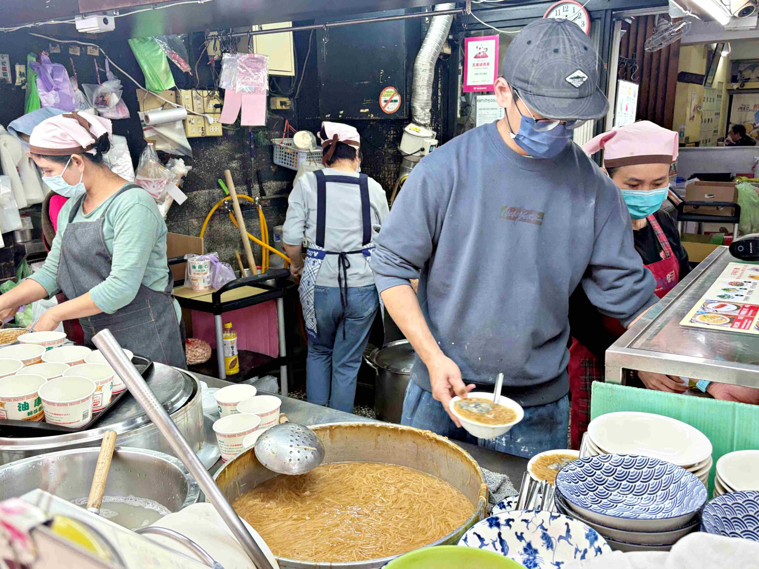 【板橋美食】油庫口蚵仔麵線+炭烤香腸,新埔站巷弄四十年小吃推薦大麵線加炭烤香腸 @趙先生吃飯 【板橋美食】油庫口蚵仔麵線+炭烤香腸,新埔站巷弄四十年小吃推薦大麵線加炭烤香腸 @趙先生吃飯