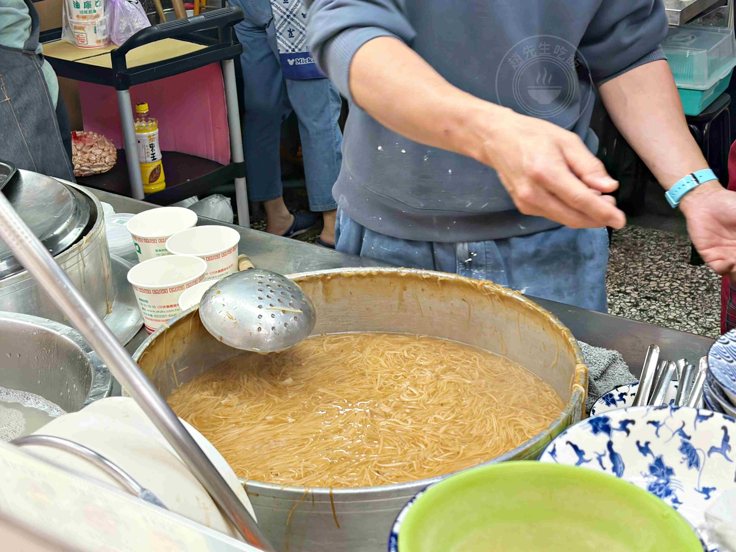 【板橋美食】油庫口蚵仔麵線+炭烤香腸，新埔站巷弄四十年小吃推薦大麵線加炭烤香腸 @趙先生吃飯
