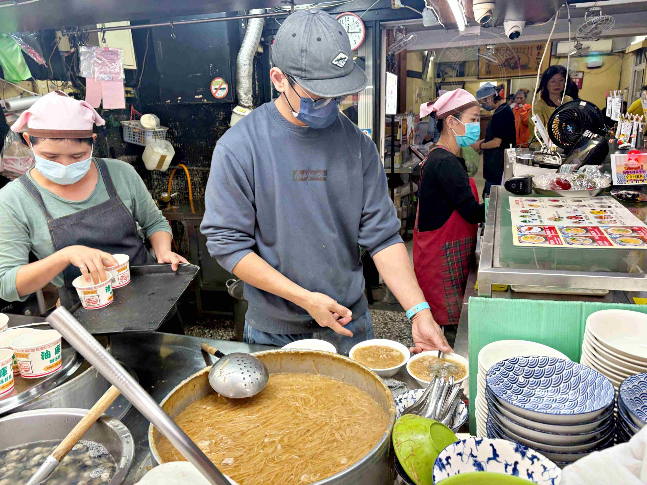 【板橋美食】油庫口蚵仔麵線+炭烤香腸,新埔站巷弄四十年小吃推薦大麵線加炭烤香腸 @趙先生吃飯 【板橋美食】油庫口蚵仔麵線+炭烤香腸,新埔站巷弄四十年小吃推薦大麵線加炭烤香腸 @趙先生吃飯