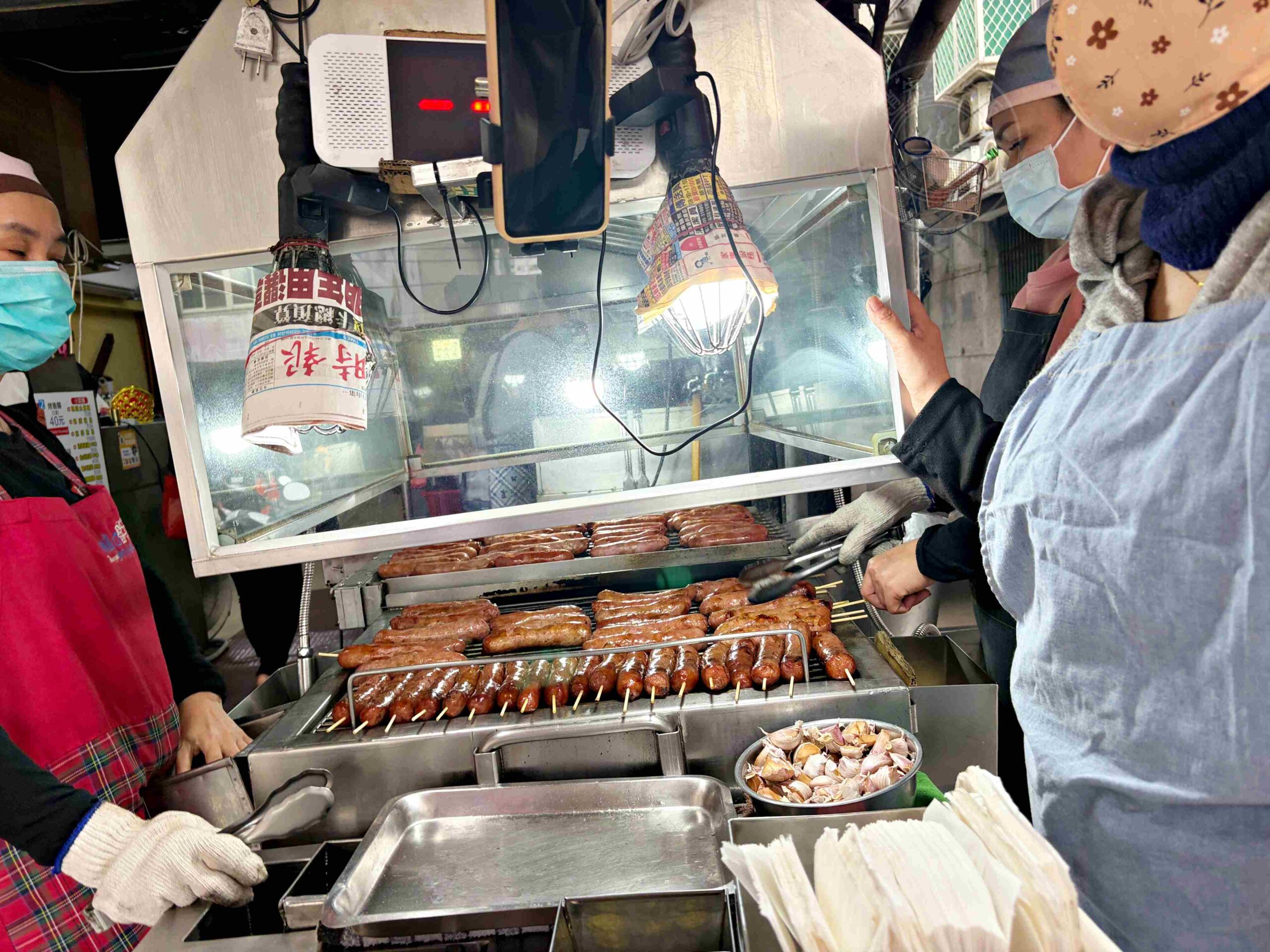 【板橋美食】油庫口蚵仔麵線+炭烤香腸，新埔站巷弄四十年小吃推薦大麵線加炭烤香腸 @趙先生吃飯