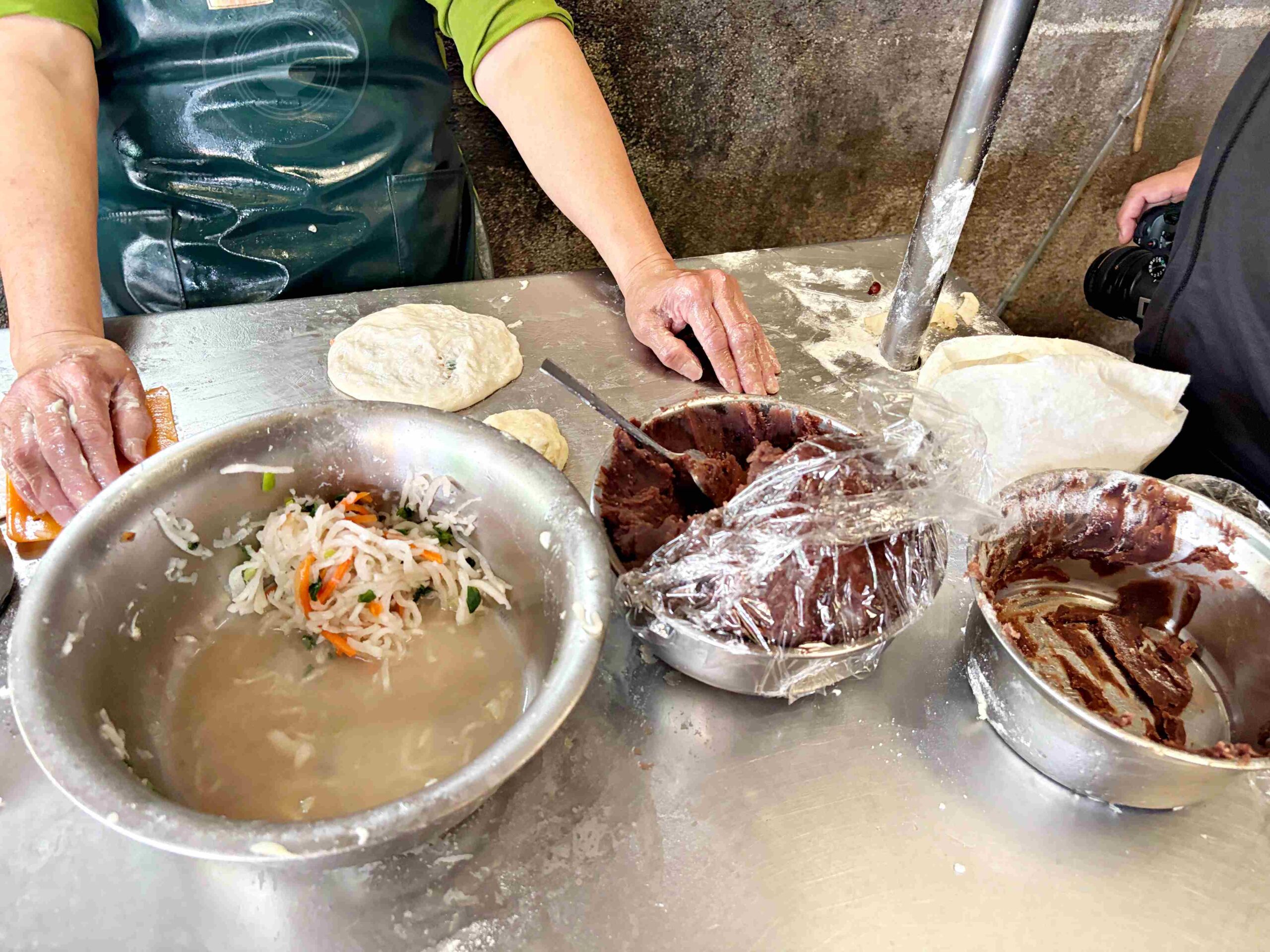 【信義區美食】巷仔口蘿蔔絲餅，飄香近50年排隊老字號推薦蘿蔔絲餅加蛋(菜單) @趙先生吃飯