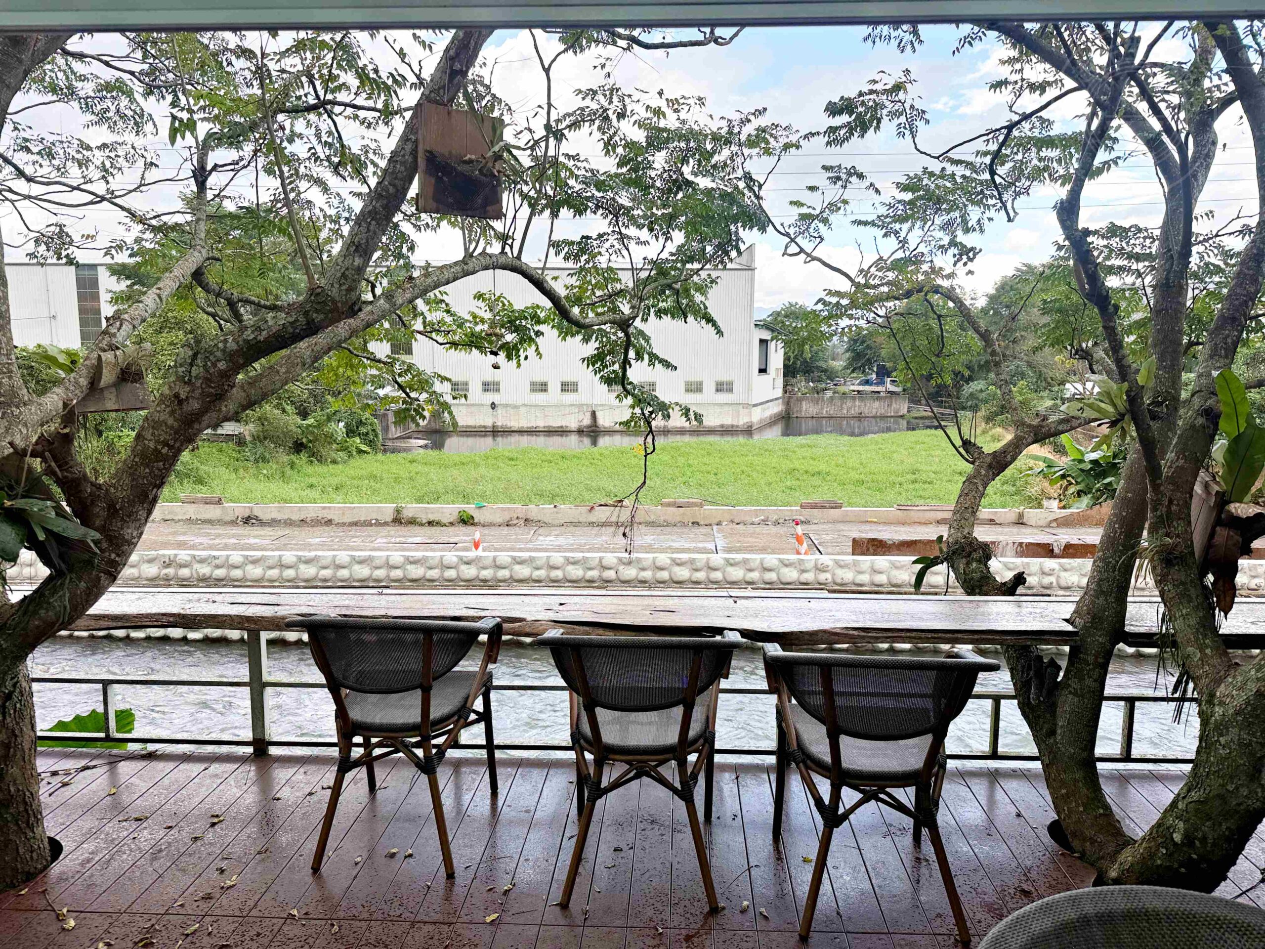 【宜蘭美食景點】《宜蘭北后寺》、《聽水咖啡》，秒飛日本免門票禪意庭園配溪景咖啡推薦(菜單) @趙先生吃飯