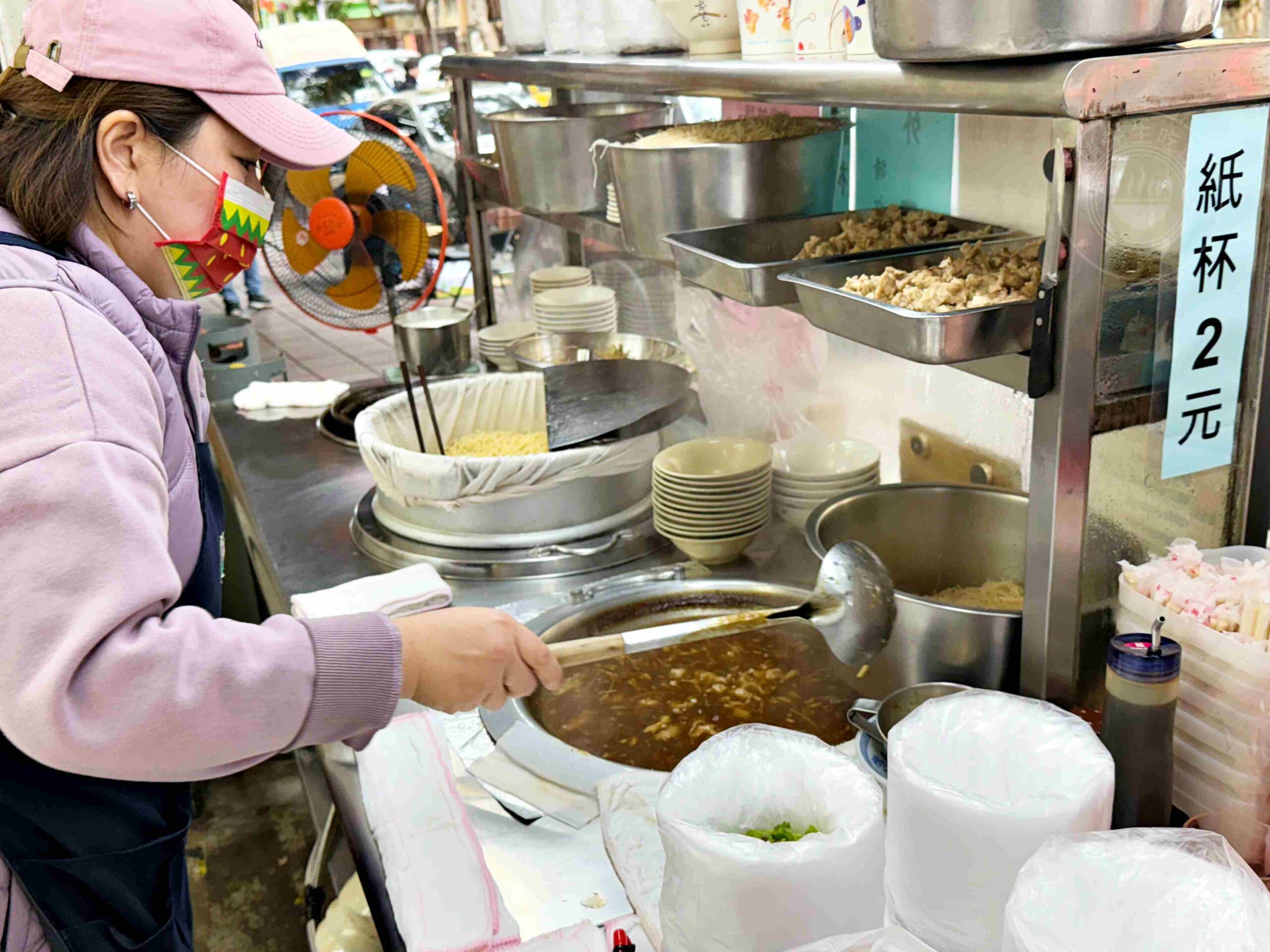 【南京三民美食】阿草赤肉羹，40年老字號，實在紮實的赤肉口感推薦(菜單) @趙先生吃飯