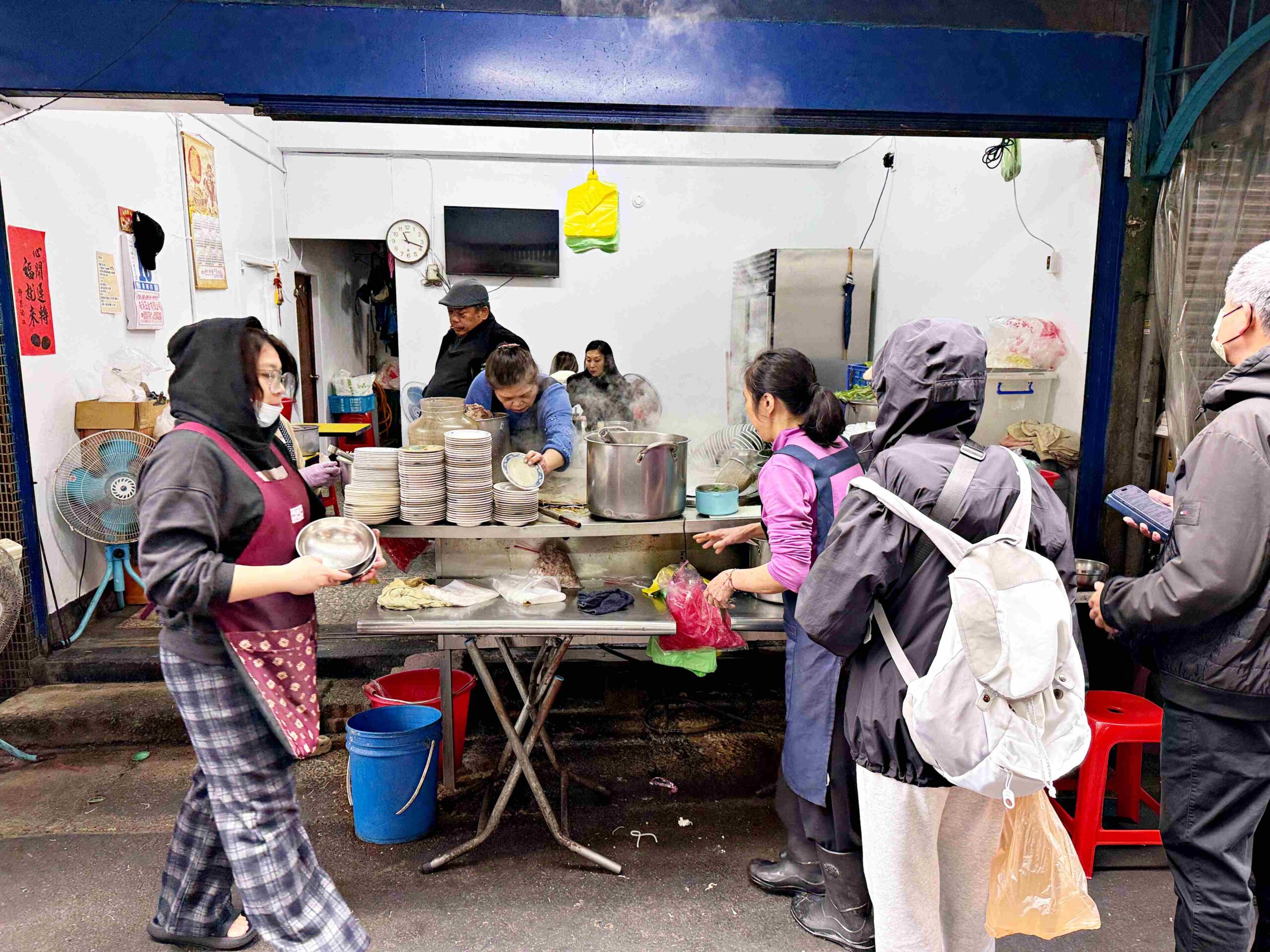 【松山美食】新東街米粉湯，隱藏在草埔市場的無名早午餐黑白切推薦(菜單) @趙先生吃飯