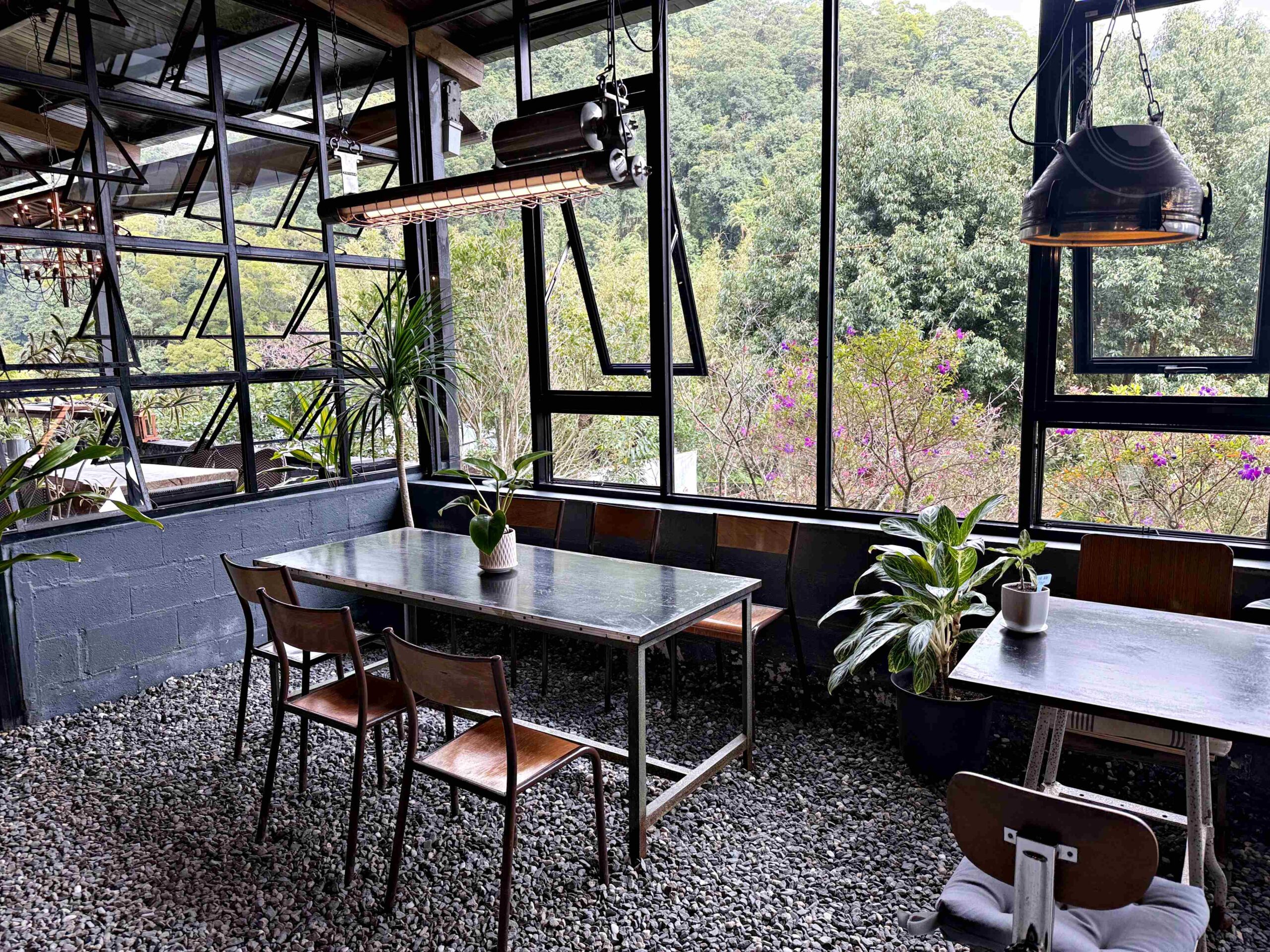 【陽明山美食】野人花園，平價不限時的森林系玻璃屋景觀咖啡廳推薦(菜單) @趙先生吃飯