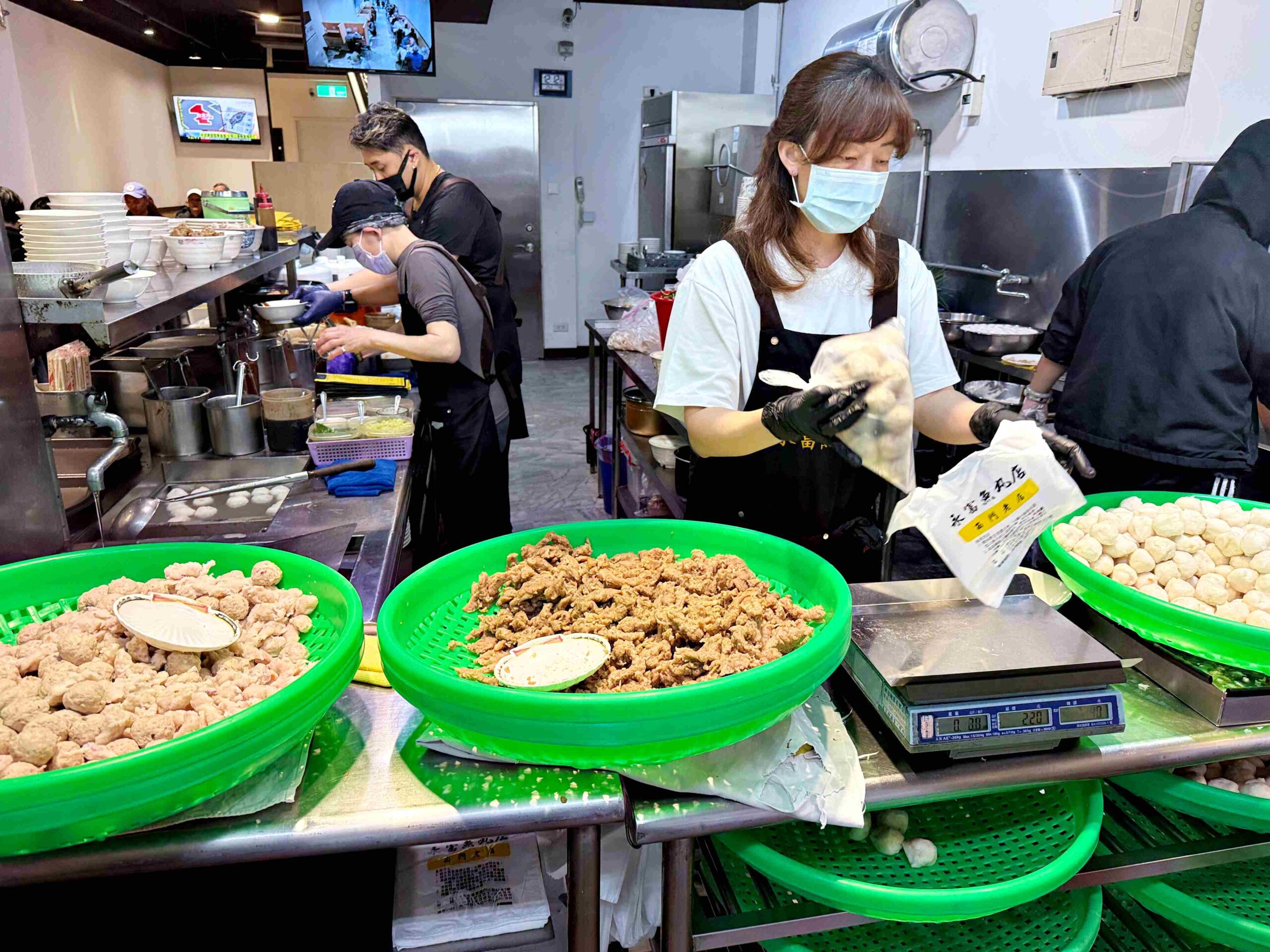 【西門美食】永富魚丸店，在地40年手工現捏魚丸，好吃加買外帶推薦(菜單) @趙先生吃飯