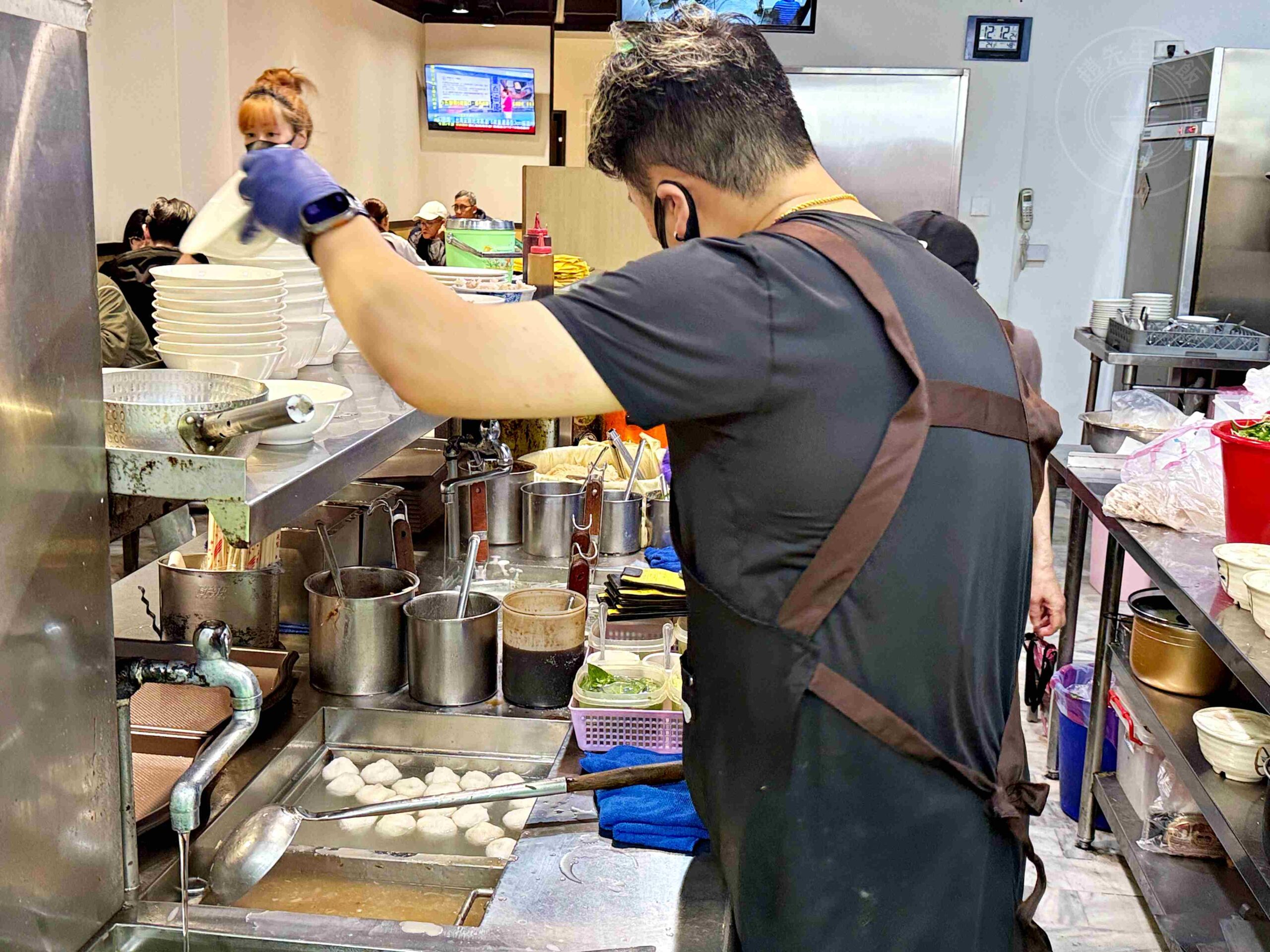 【西門美食】永富魚丸店，在地40年手工現捏魚丸，好吃加買外帶推薦(菜單) @趙先生吃飯