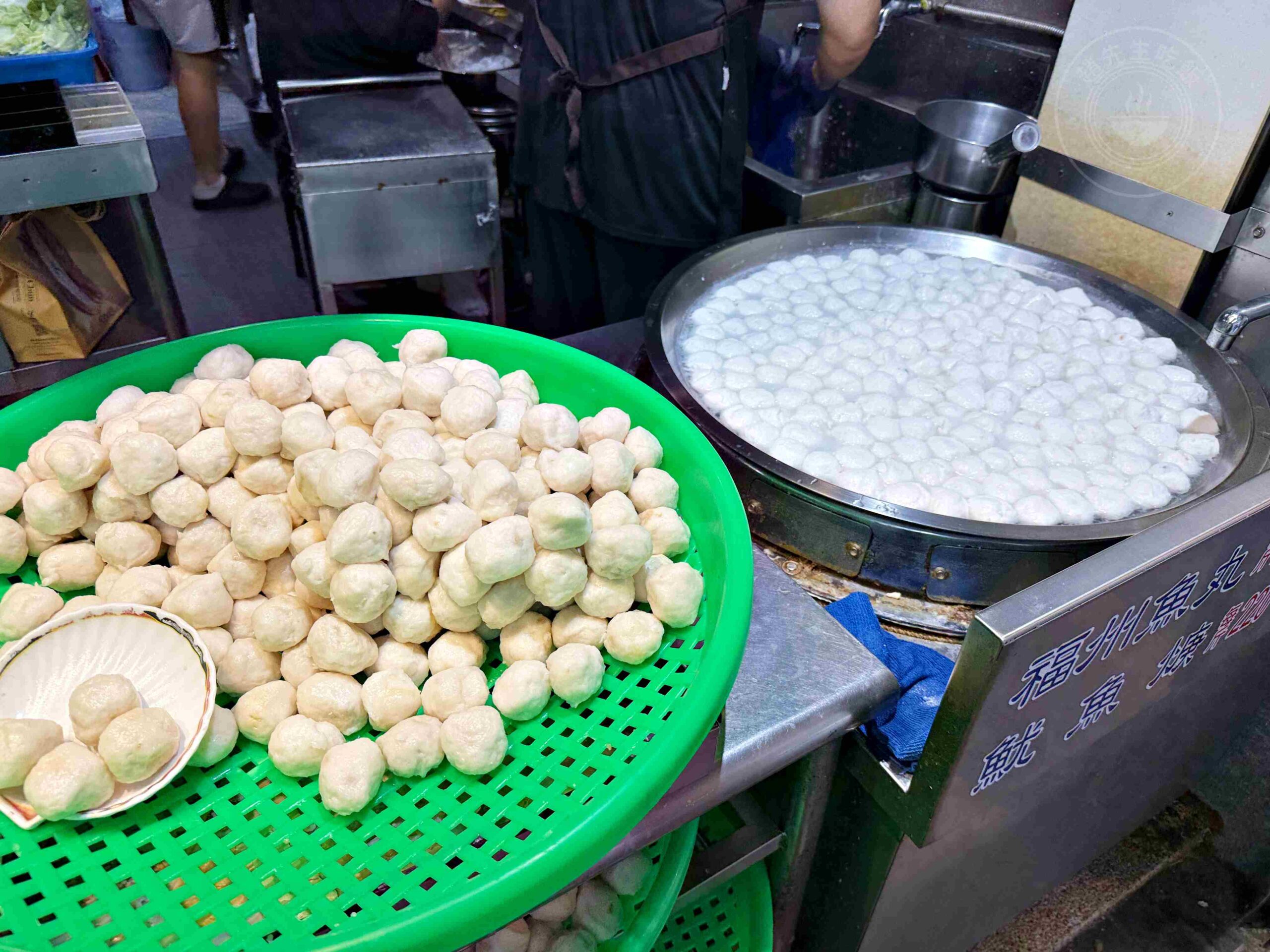 【西門美食】永富魚丸店，在地40年手工現捏魚丸，好吃加買外帶推薦(菜單) @趙先生吃飯