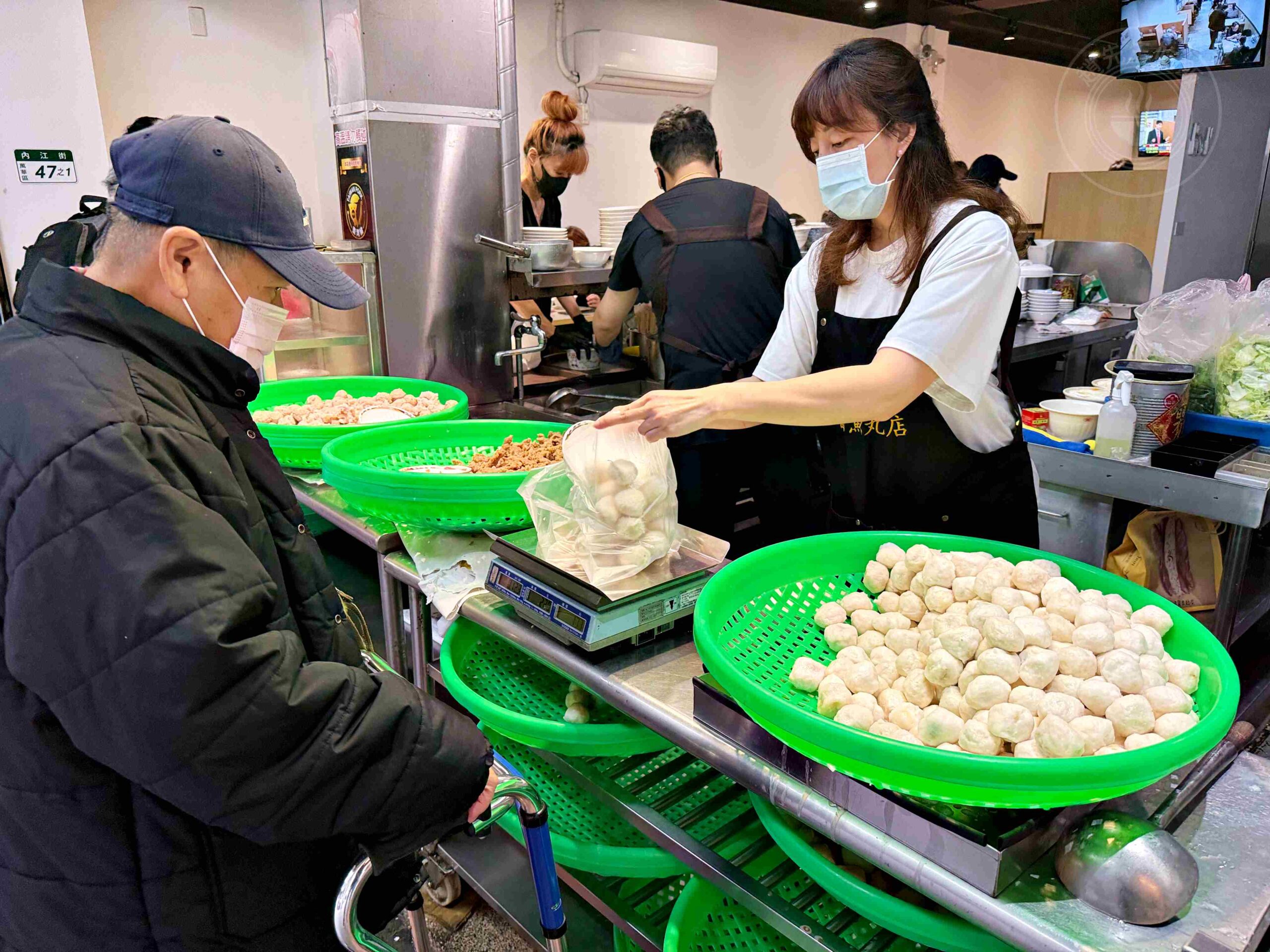 【西門美食】永富魚丸店，在地40年手工現捏魚丸，好吃加買外帶推薦(菜單) @趙先生吃飯