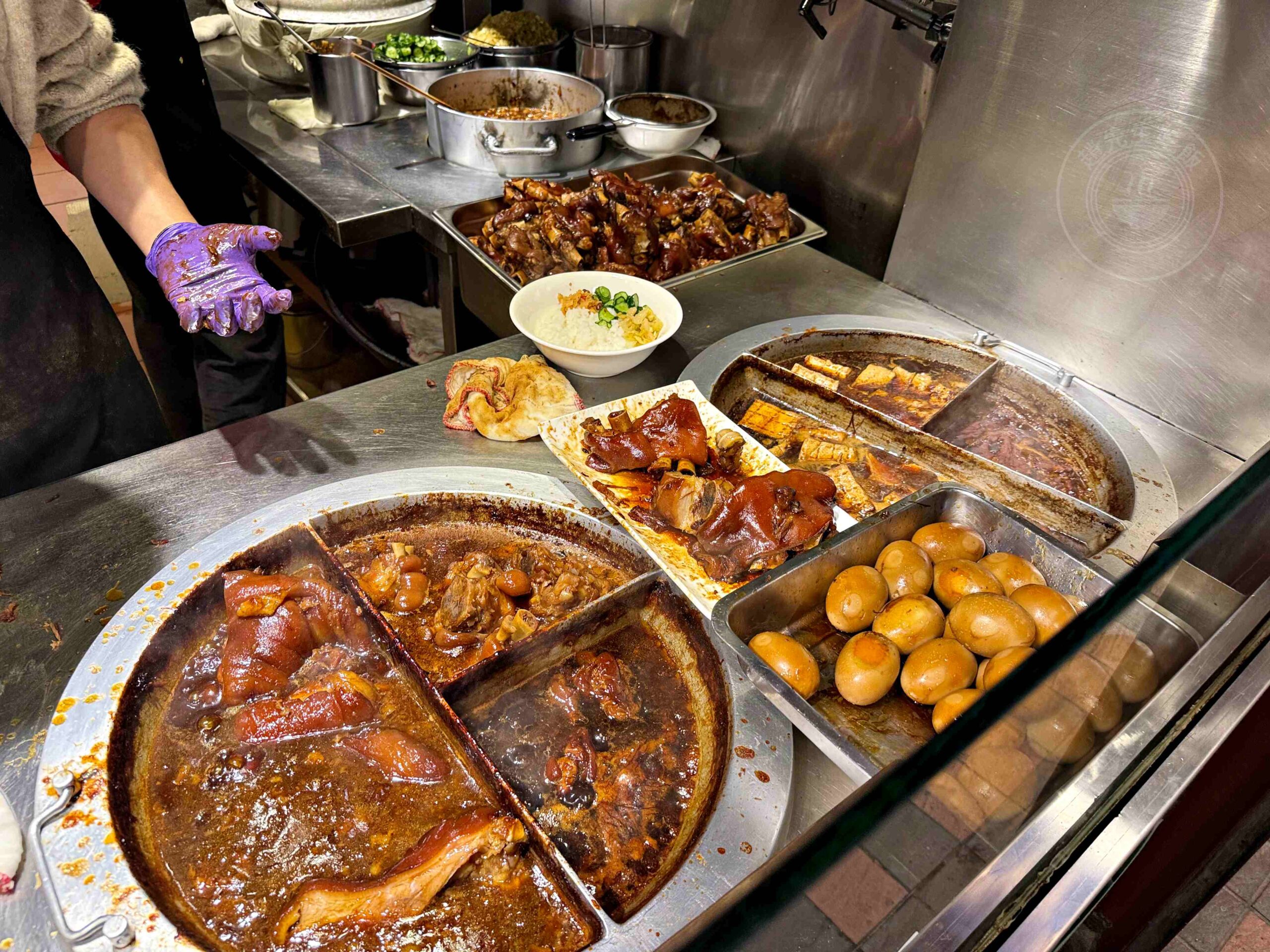 【西門美食】西門麵店銷魂豬腳飯，60年老店24小時營業，必點銷魂豬腳飯配半熟蛋 (菜單) @趙先生吃飯