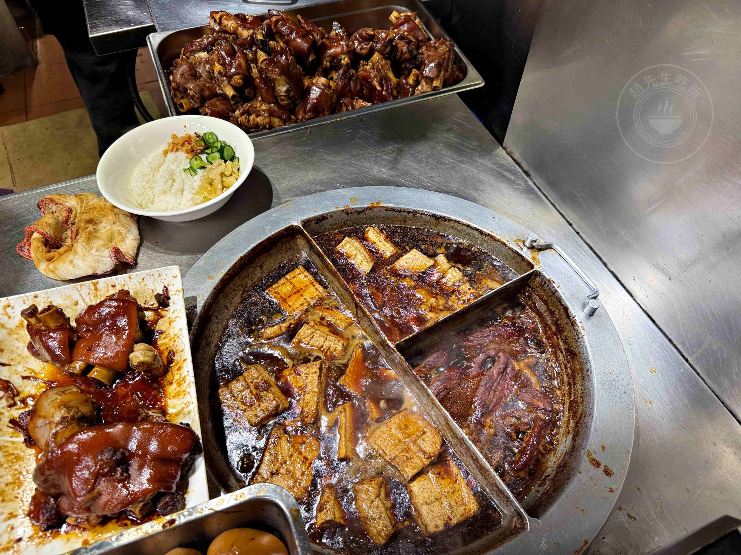 【西門美食】西門麵店銷魂豬腳飯，60年老店24小時營業，必點銷魂豬腳飯配半熟蛋 (菜單) @趙先生吃飯