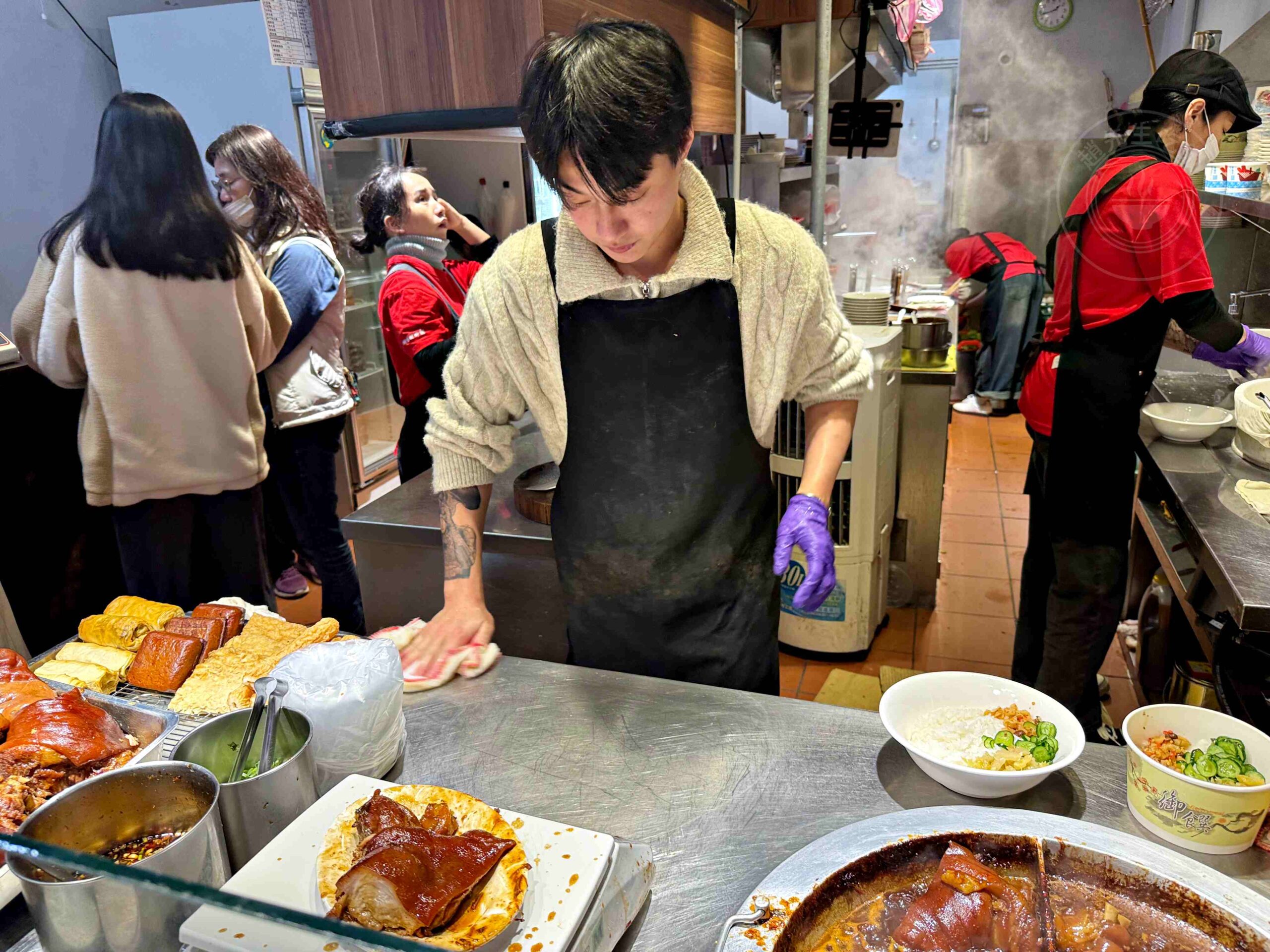 【西門美食】西門麵店銷魂豬腳飯，60年老店24小時營業，必點銷魂豬腳飯配半熟蛋 (菜單) @趙先生吃飯