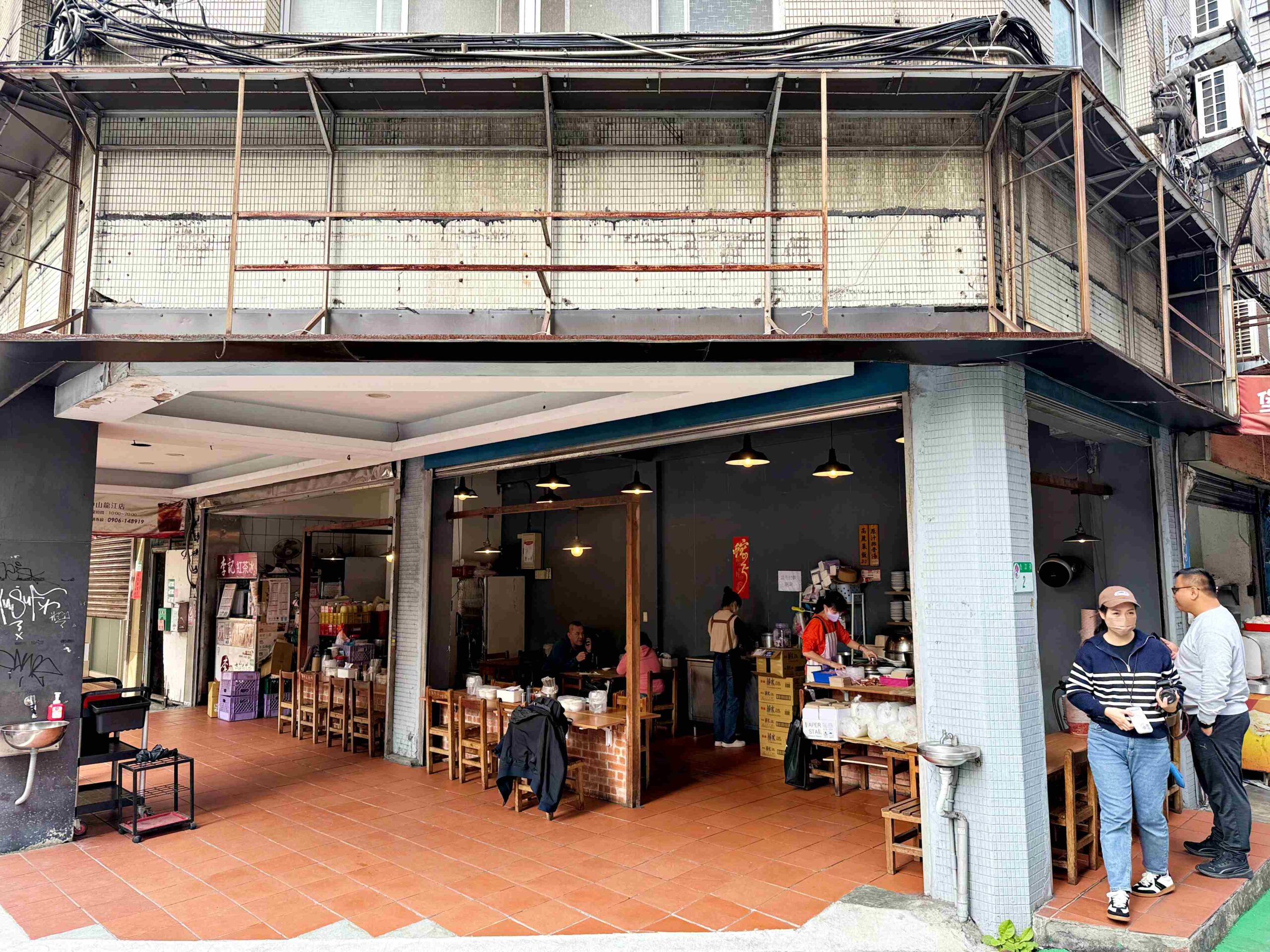 【南京復興美食】排骨湯 高麗菜飯，只賣兩樣生意好到爆，蘿蔔排骨湯好喝可加湯推薦(菜單) @趙先生吃飯
