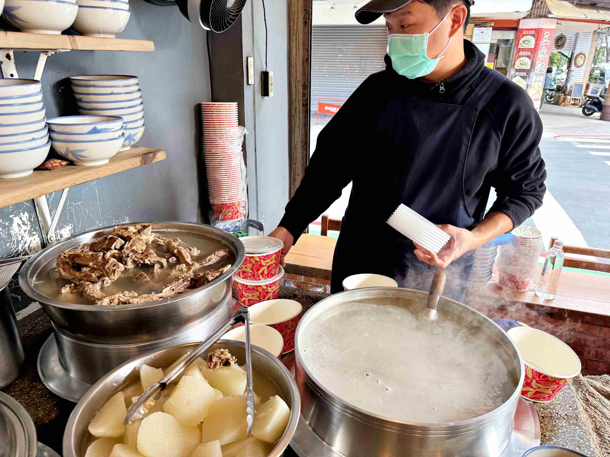 【南京復興美食】排骨湯 高麗菜飯，只賣兩樣生意好到爆，蘿蔔排骨湯好喝可加湯推薦(菜單) @趙先生吃飯