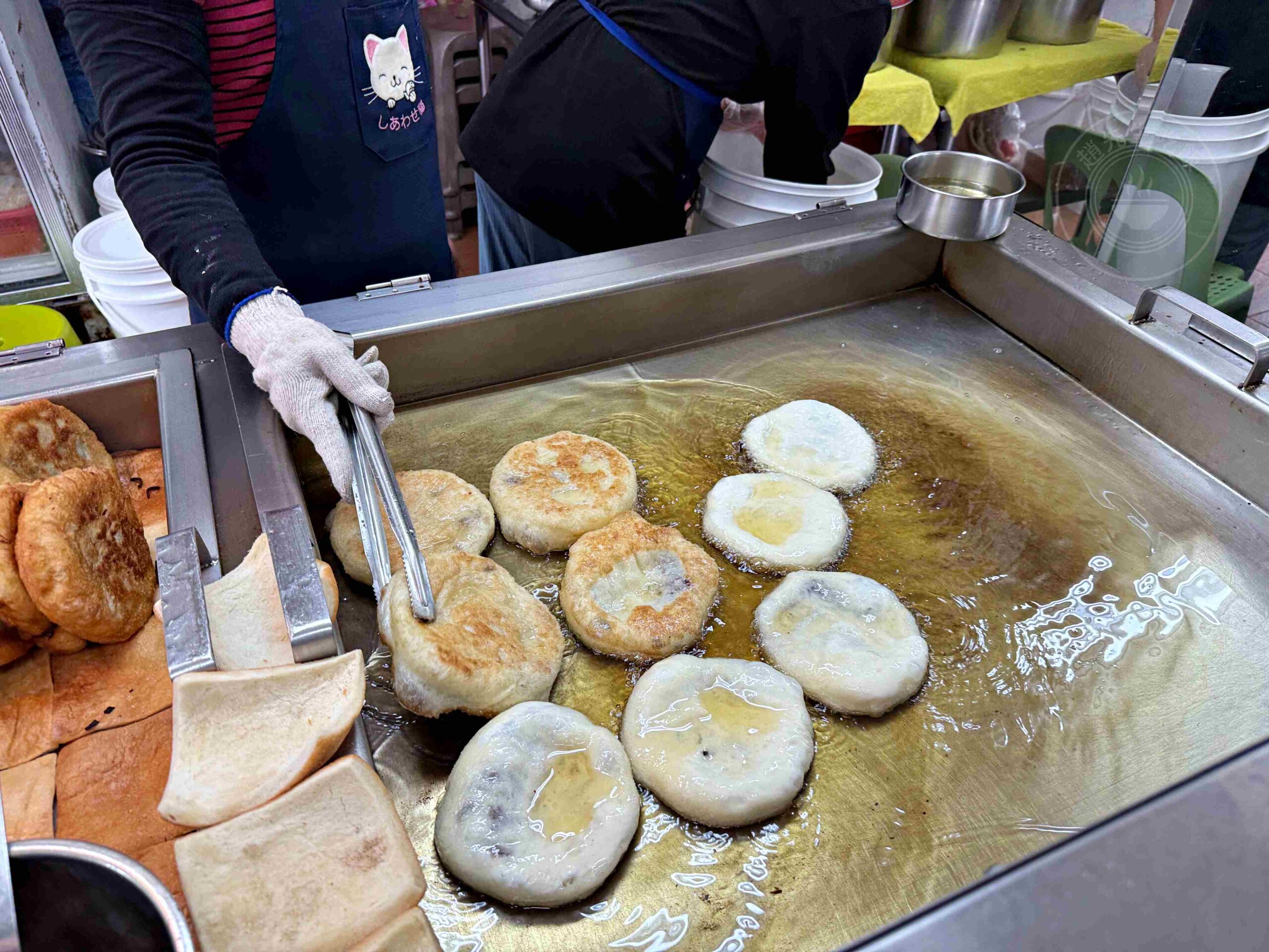 【松江南京美食】阿源煎餅，從路邊攤賣到開店面的在地回憶，巨無霸份量一顆只要50元 (菜單) @趙先生吃飯