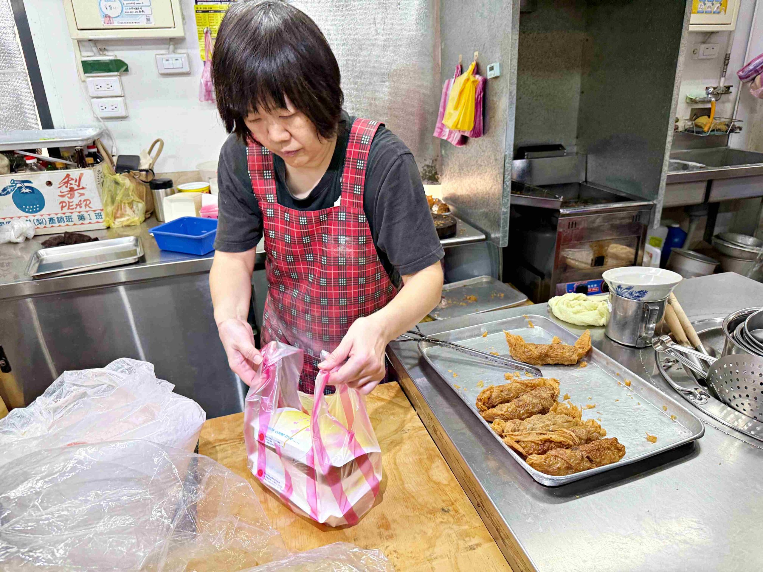 【北投美食】北投鼎邊銼，在地人私藏的六十年市場老店，阿嬤手工現包現炸推薦(菜單) @趙先生吃飯