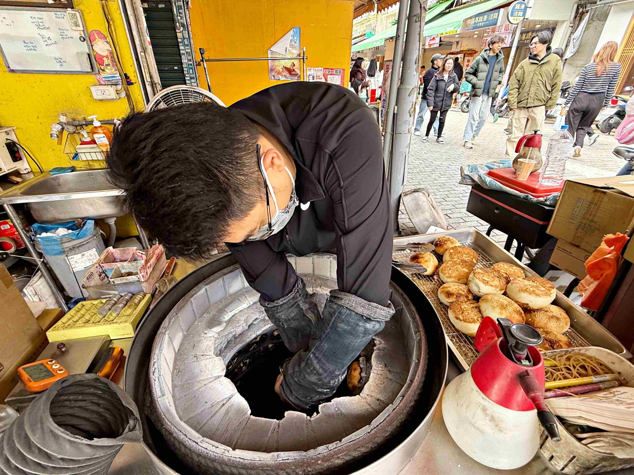 【松江南京美食】黑老闆胡椒餅，蔥塞超多，咬下去肉汁直接噴出來推薦(菜單) @趙先生吃飯