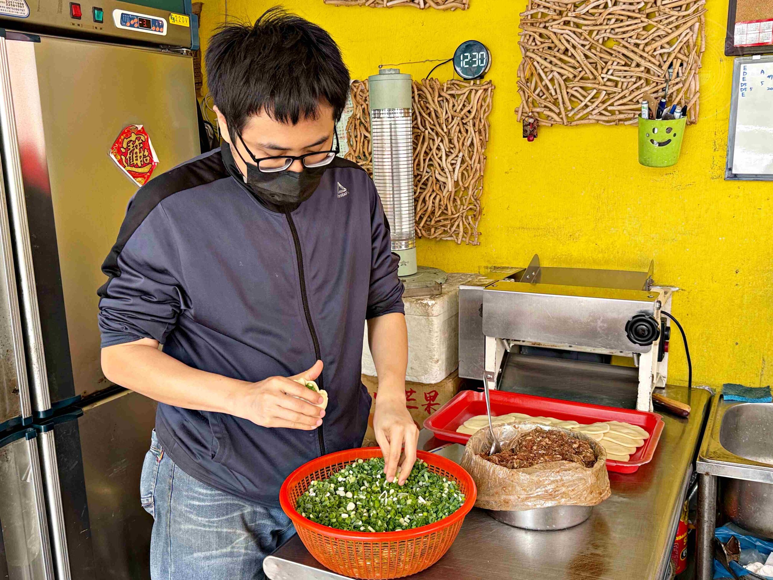 【松江南京美食】黑老闆胡椒餅，蔥塞超多，咬下去肉汁直接噴出來推薦(菜單) @趙先生吃飯