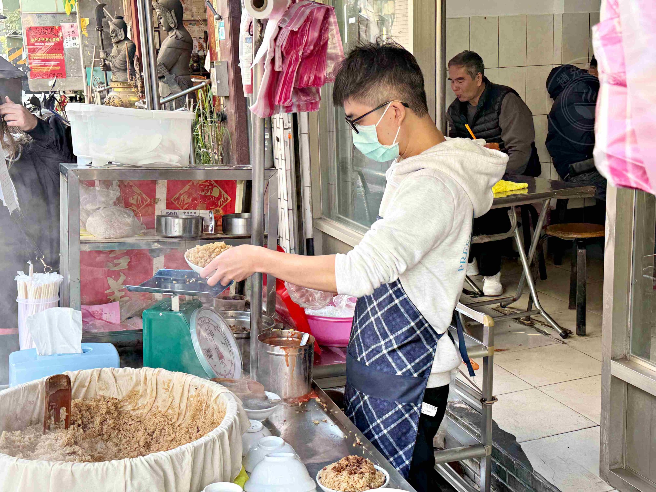 【三重美食】阿田油飯，在地經營50年老店，在地人從小吃到大的銅板古早味推薦(菜單) @趙先生吃飯