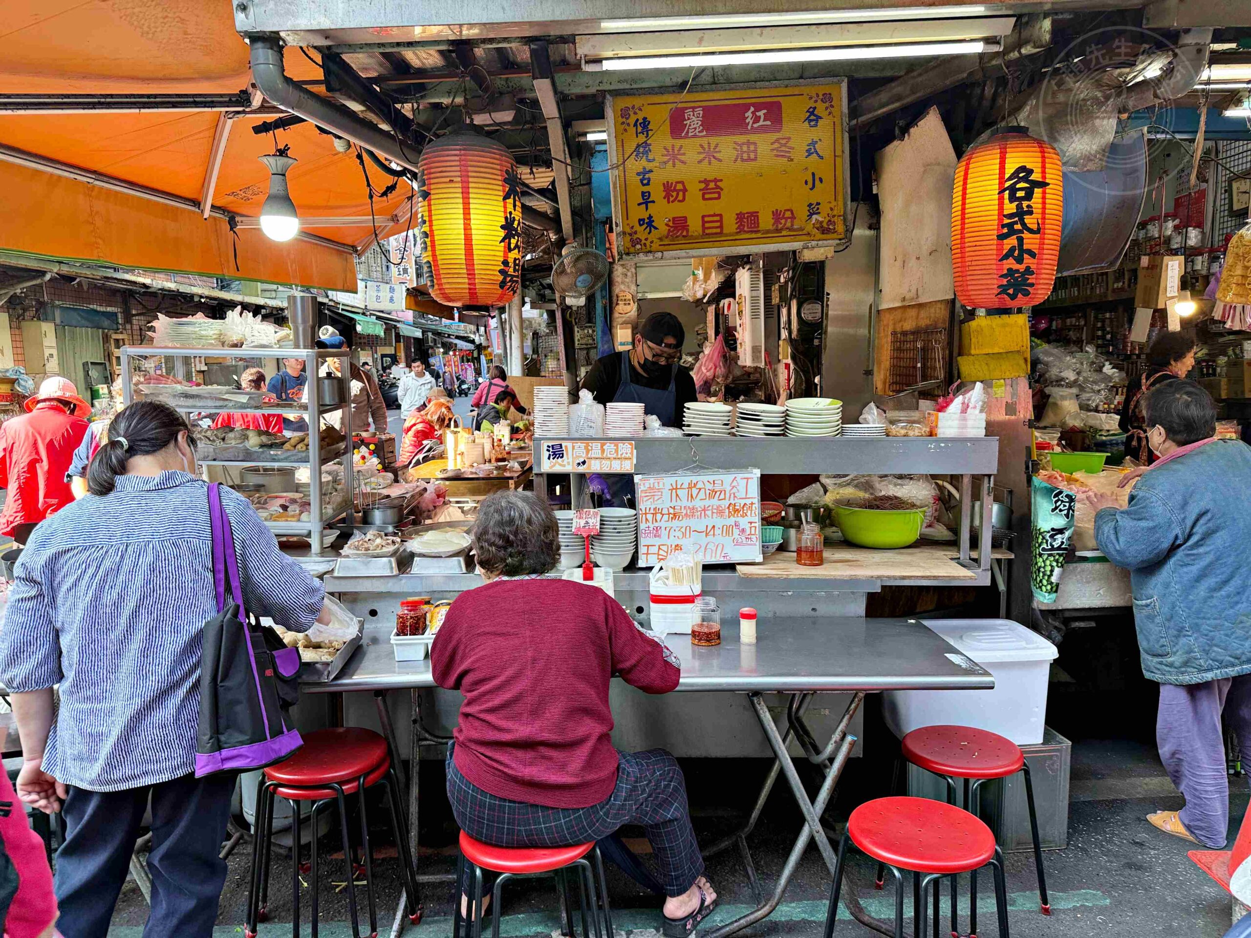 【三重美食】麗紅米粉湯,傳承三代80年市場老字號,手工大腸頭、米粉湯黑白切都推薦(菜單) @趙先生吃飯 【三重美食】麗紅米粉湯,傳承三代80年市場老字號,手工大腸頭、米粉湯黑白切都推薦(菜單) @趙先生吃飯