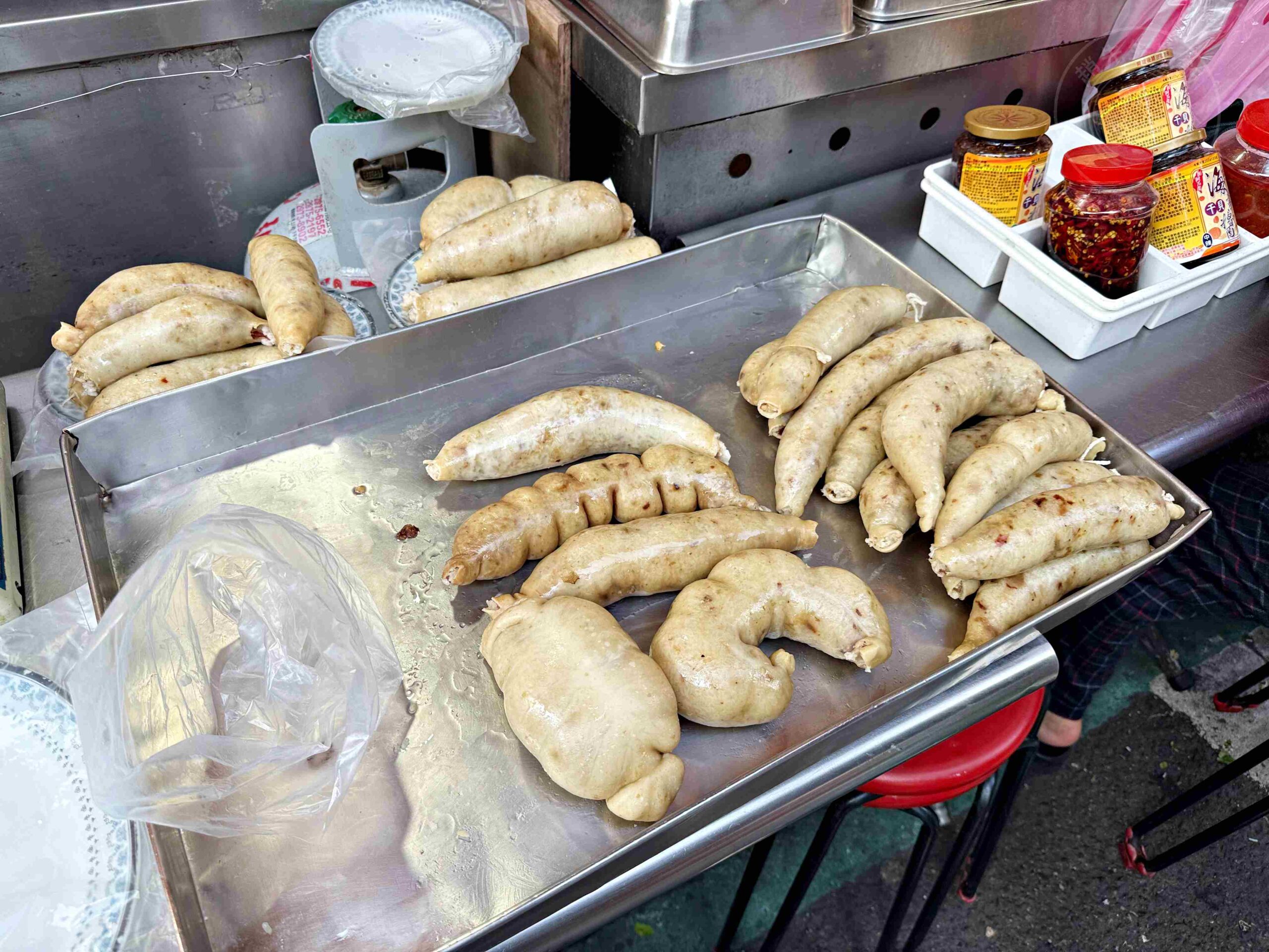 【三重美食】麗紅米粉湯，傳承三代80年市場老字號，手工大腸頭、米粉湯黑白切都推薦(菜單) @趙先生吃飯