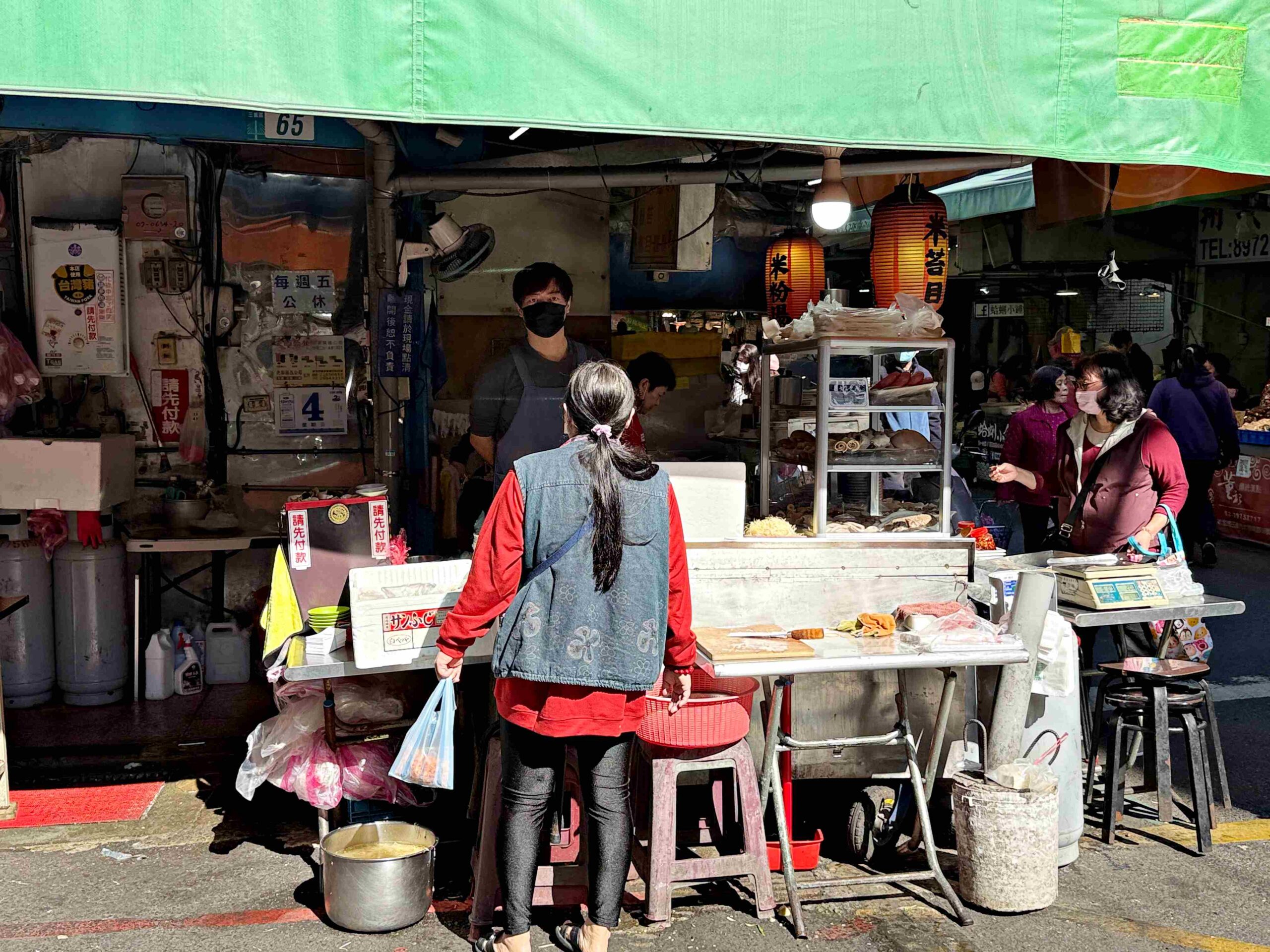 【三重美食】麗紅米粉湯,傳承三代80年市場老字號,手工大腸頭、米粉湯黑白切都推薦(菜單) @趙先生吃飯 【三重美食】麗紅米粉湯,傳承三代80年市場老字號,手工大腸頭、米粉湯黑白切都推薦(菜單) @趙先生吃飯