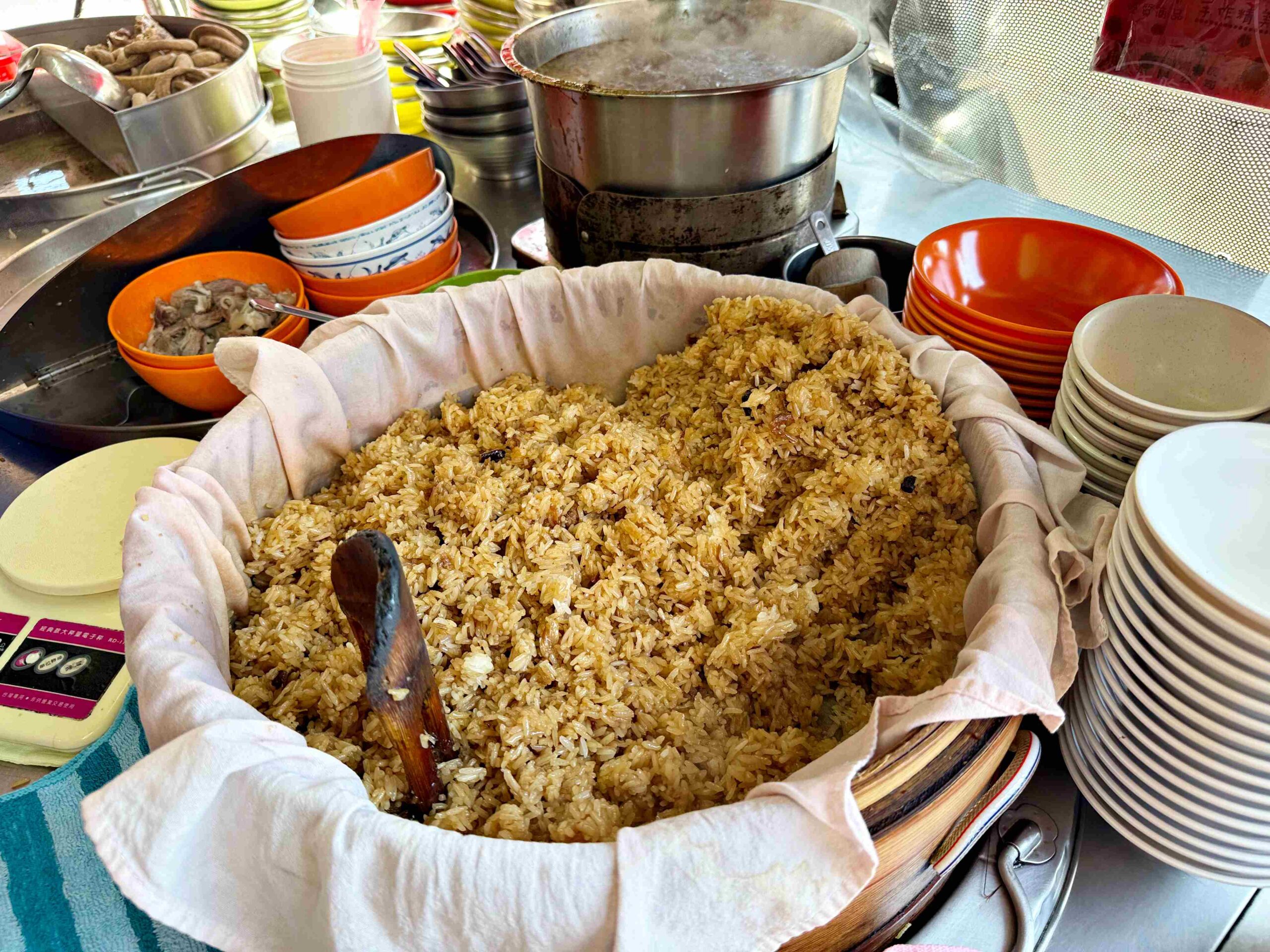 【三重美食】三重老牌油飯四神湯，在地人從小吃到大的經典早午餐 (菜單) @趙先生吃飯