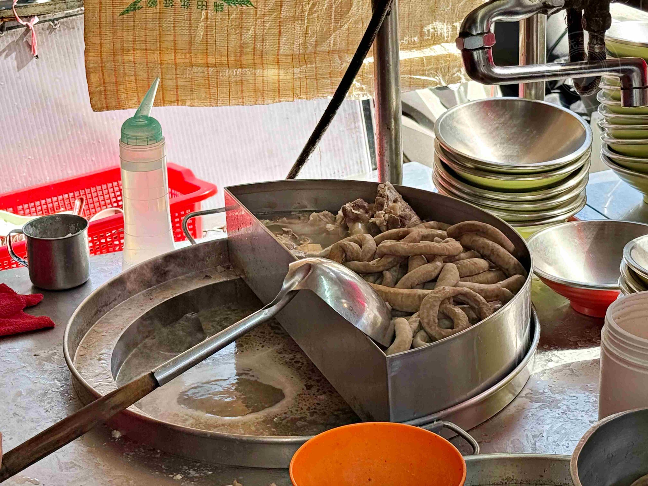 【三重美食】三重老牌油飯四神湯，在地人從小吃到大的經典早午餐 (菜單) @趙先生吃飯