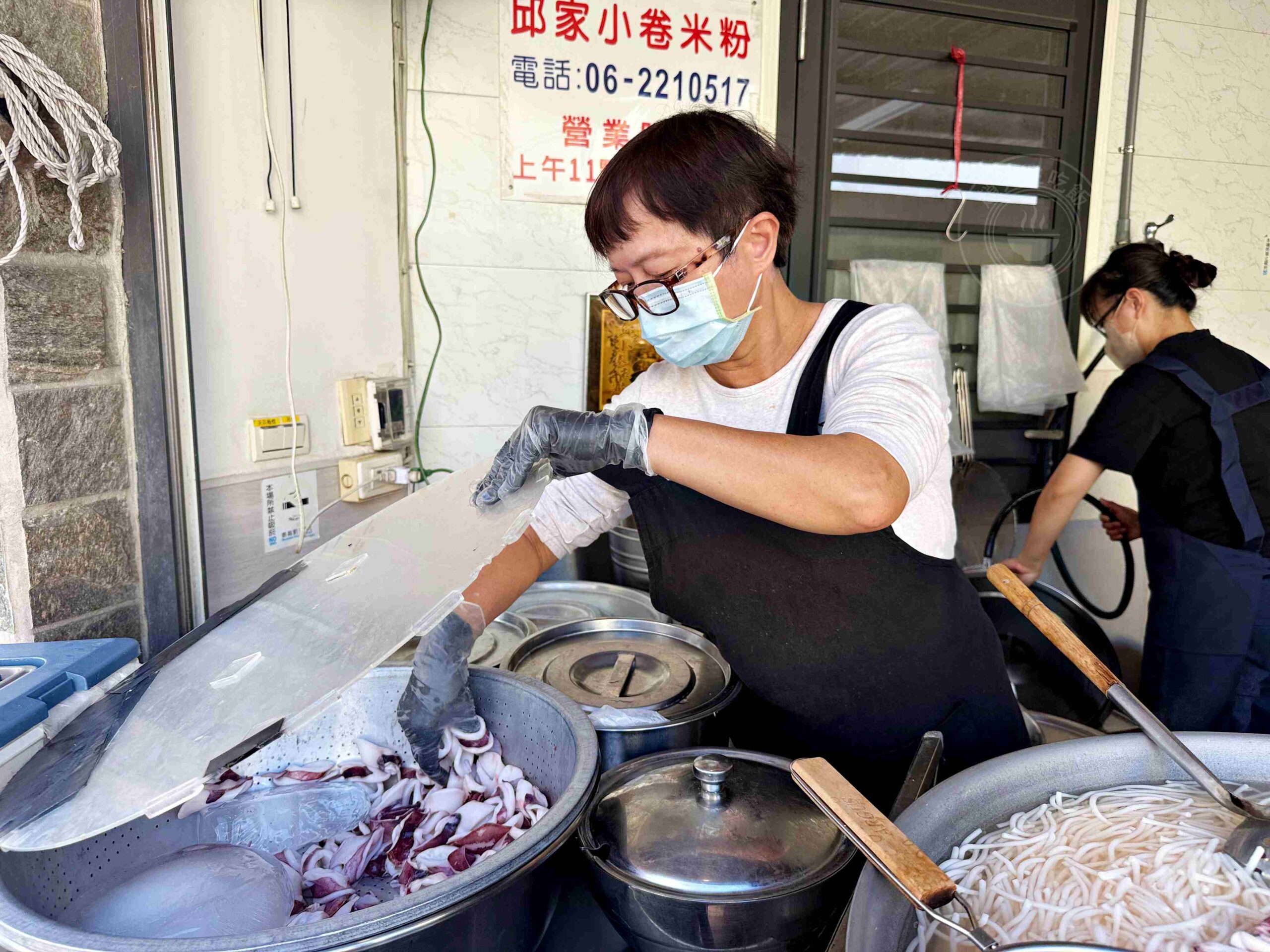 【台南美食】邱家小卷米粉，國華街排隊老店，小卷厚實又脆又甜推薦(菜單) @趙先生吃飯