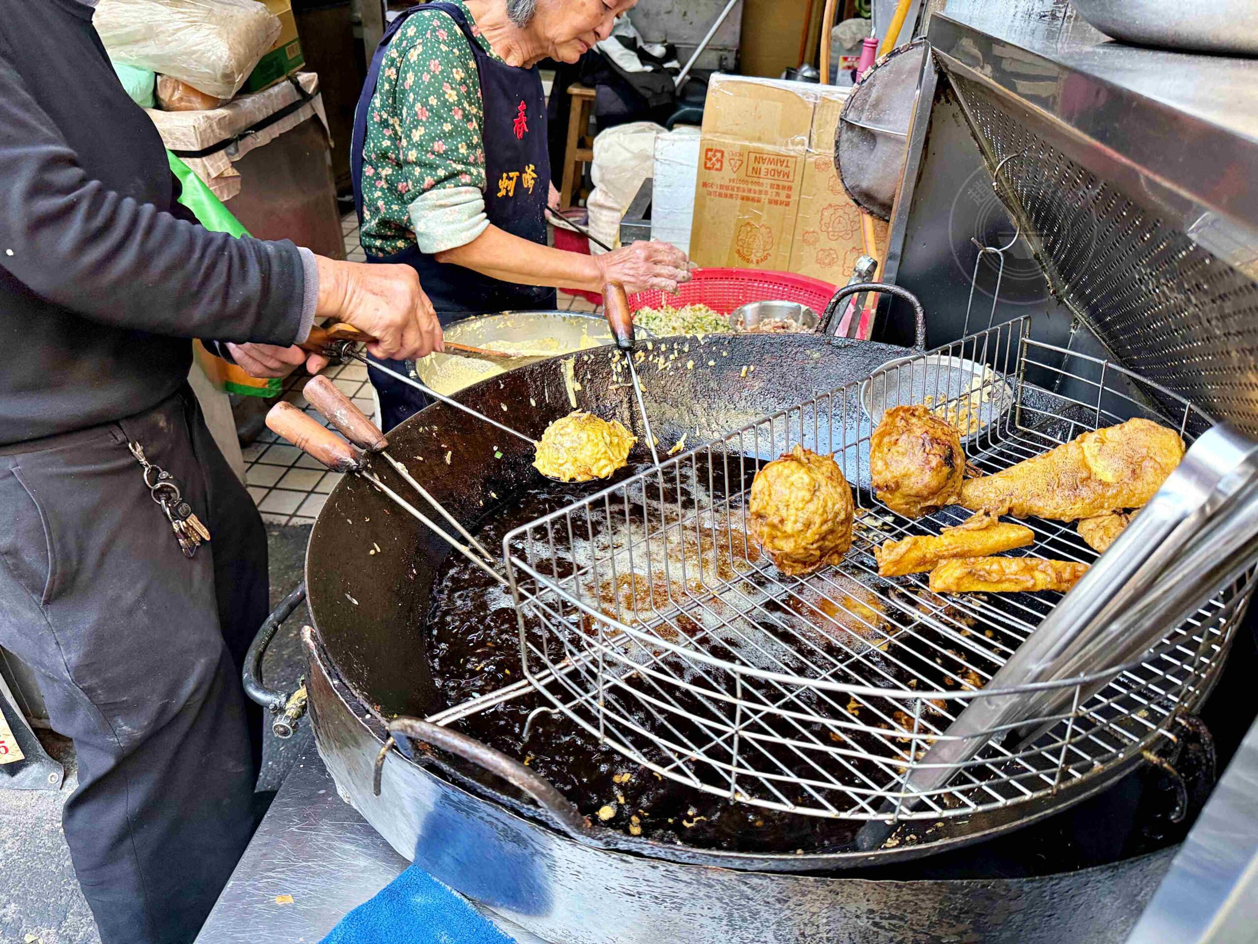 【台南美食】春蚵嗲，國華街必吃銅板價爆餡炸物推薦蚵嗲、蝦捲(菜單) @趙先生吃飯