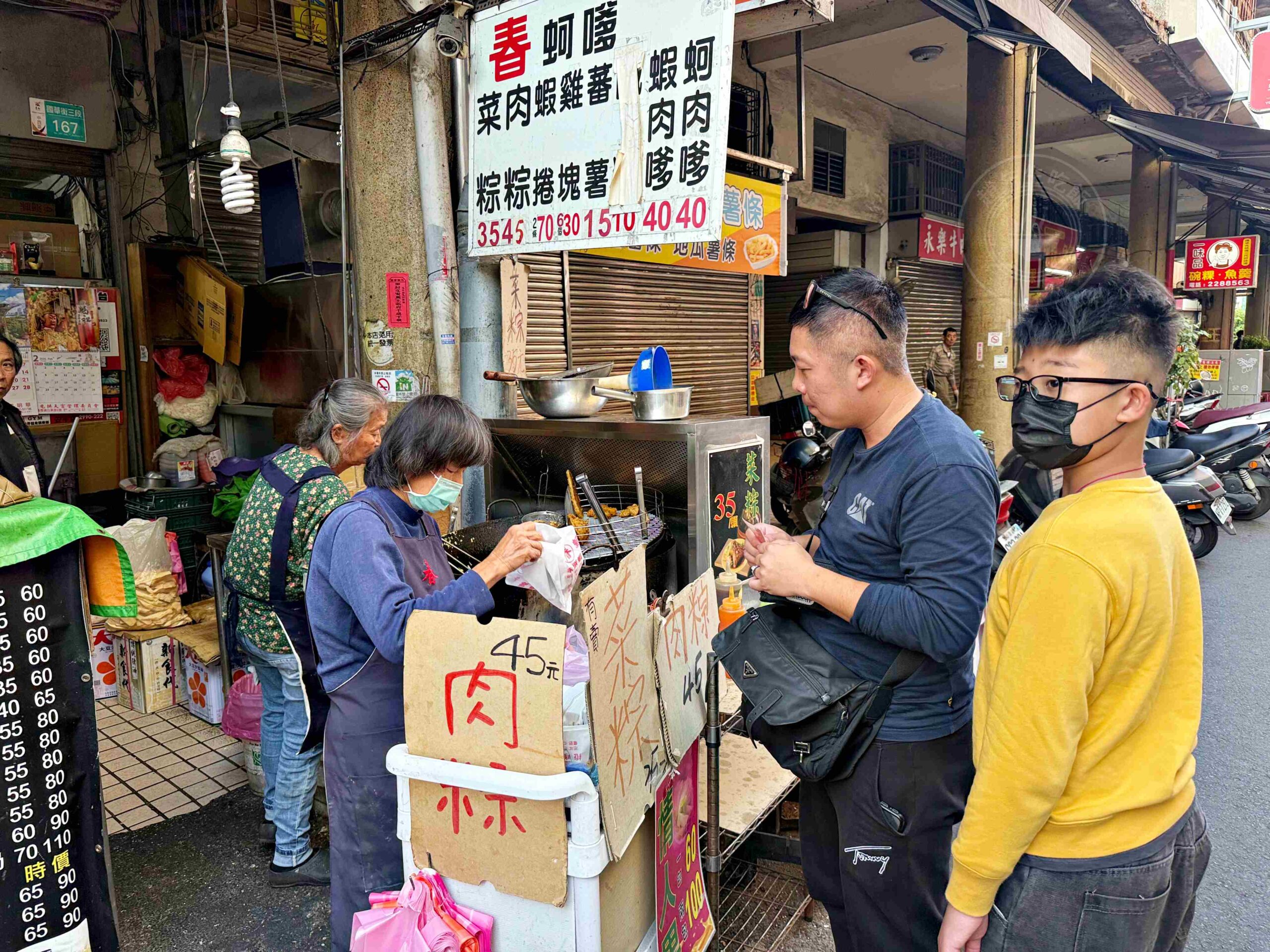 【台南美食】春蚵嗲，國華街必吃銅板價爆餡炸物推薦蚵嗲、蝦捲(菜單) @趙先生吃飯