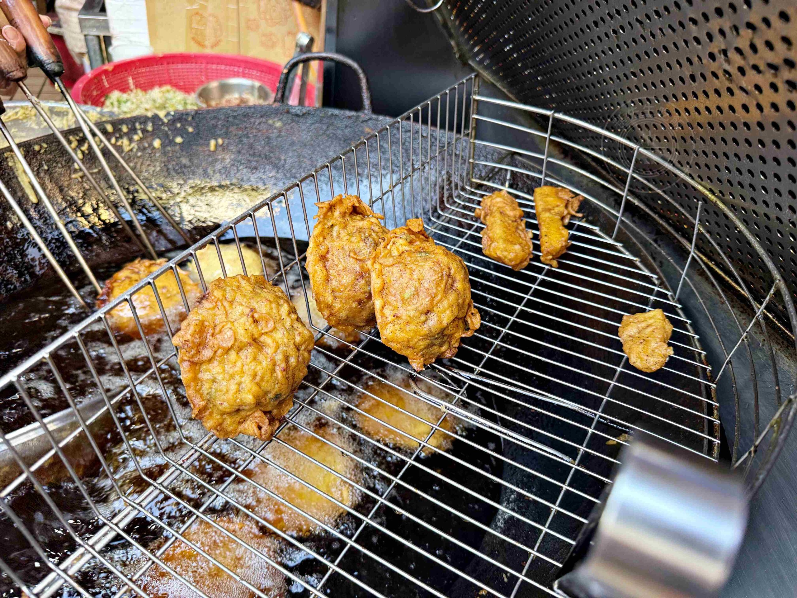 【台南美食】春蚵嗲，國華街必吃銅板價爆餡炸物推薦蚵嗲、蝦捲(菜單) @趙先生吃飯